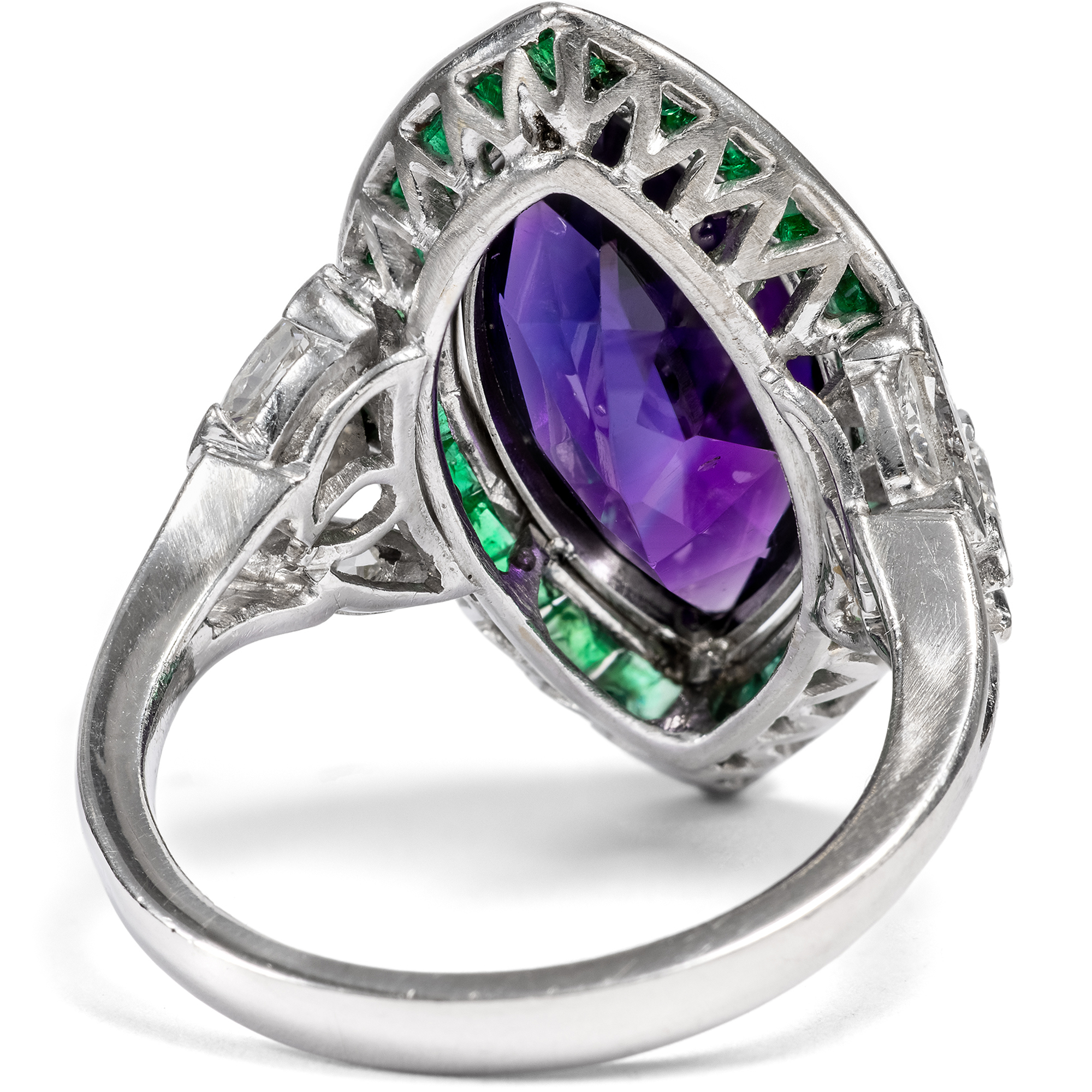 Ausdrucksstarker Ring mit Amethyst, Smaragden & Diamanten von BVLGARI, Rom, um 1990 Ausdrucksstarker Ring mit Amethyst, Smaragden & Diamanten von BVLGARI, Rom, um 1990