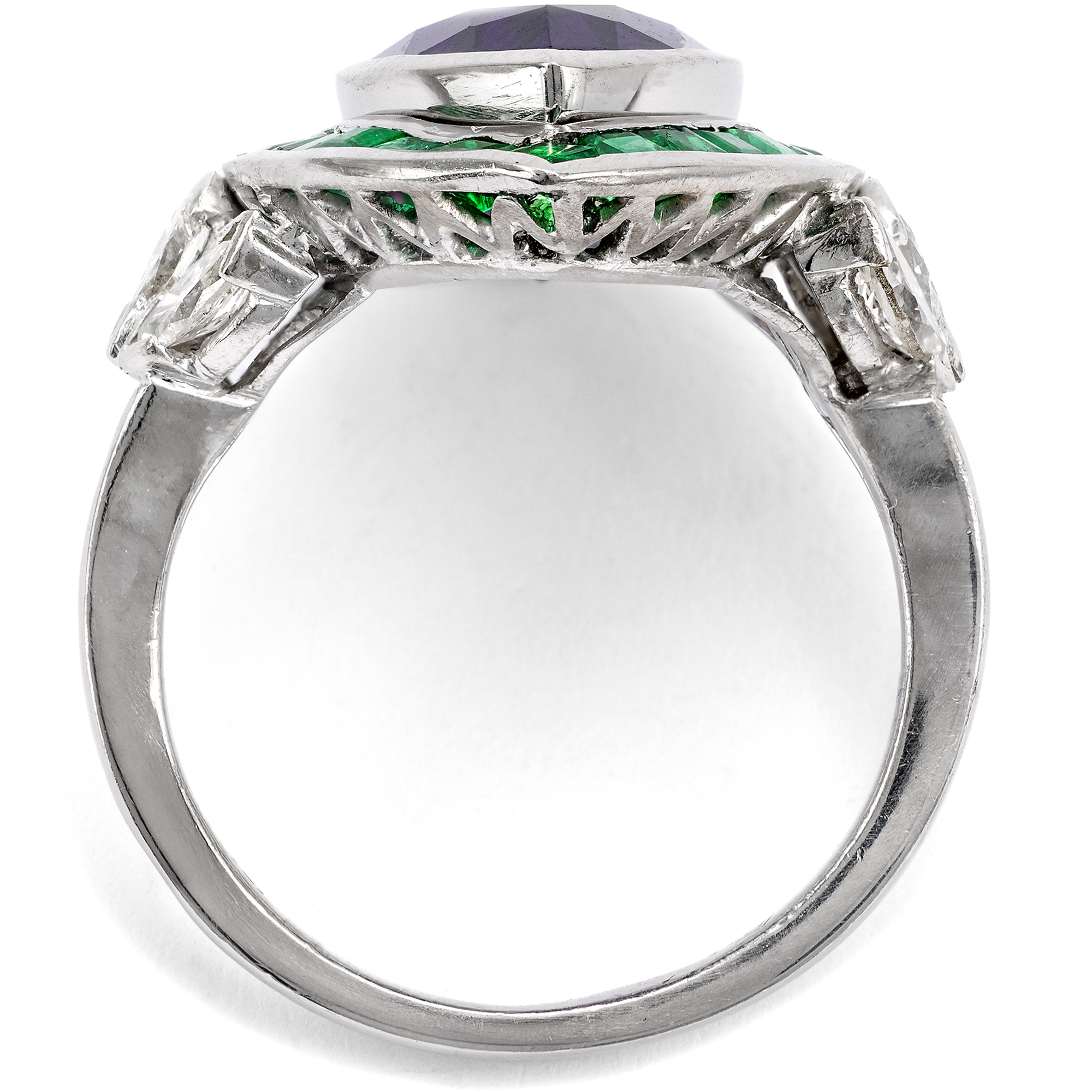 Ausdrucksstarker Ring mit Amethyst, Smaragden & Diamanten von BVLGARI, Rom, um 1990 Ausdrucksstarker Ring mit Amethyst, Smaragden & Diamanten von BVLGARI, Rom, um 1990