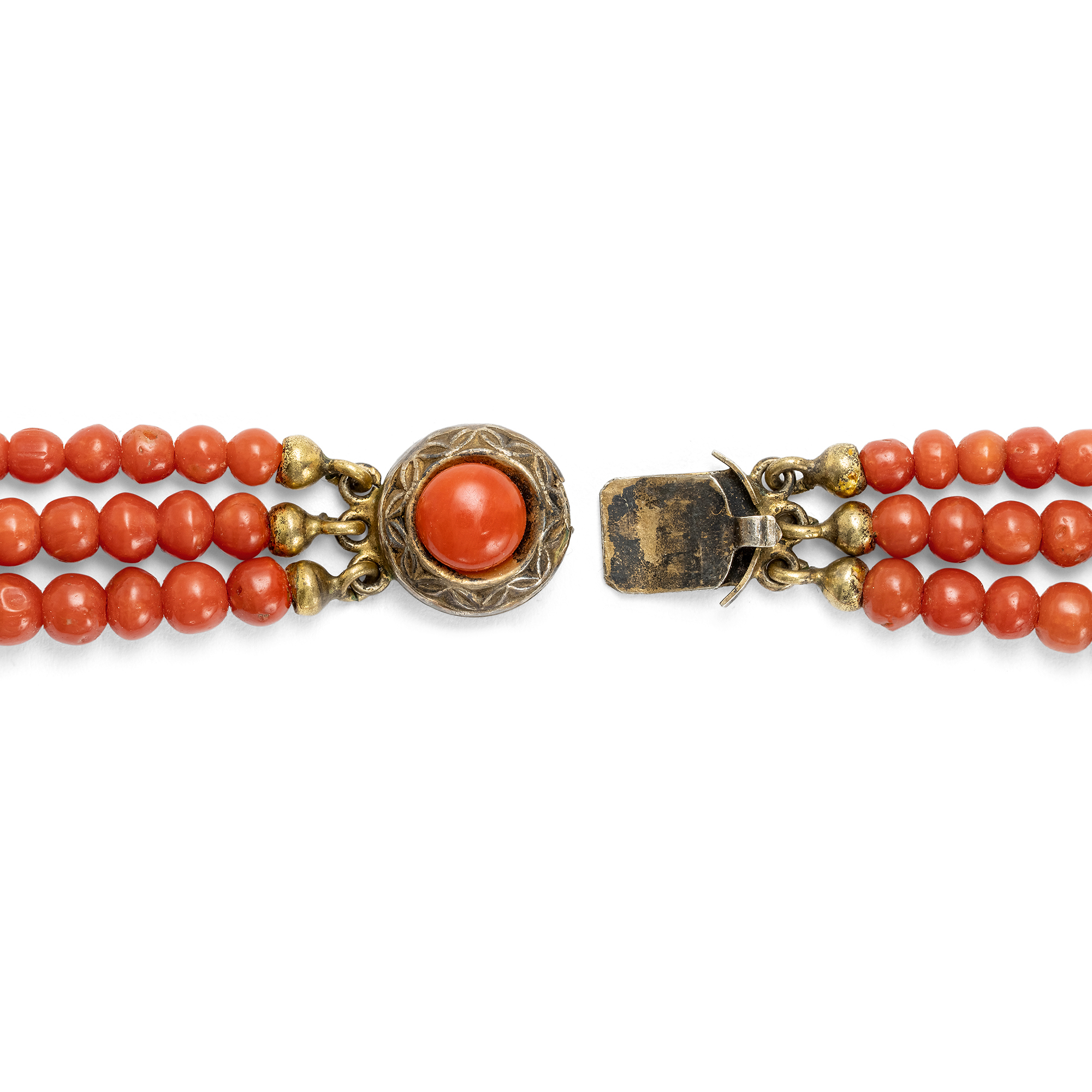 Halsnahes vintage Collier aus roter Mittelmeerkoralle in drei Reihen, 1950er Jahre Halsnahes vintage Collier aus roter Mittelmeerkoralle in drei Reihen, 1950er Jahre