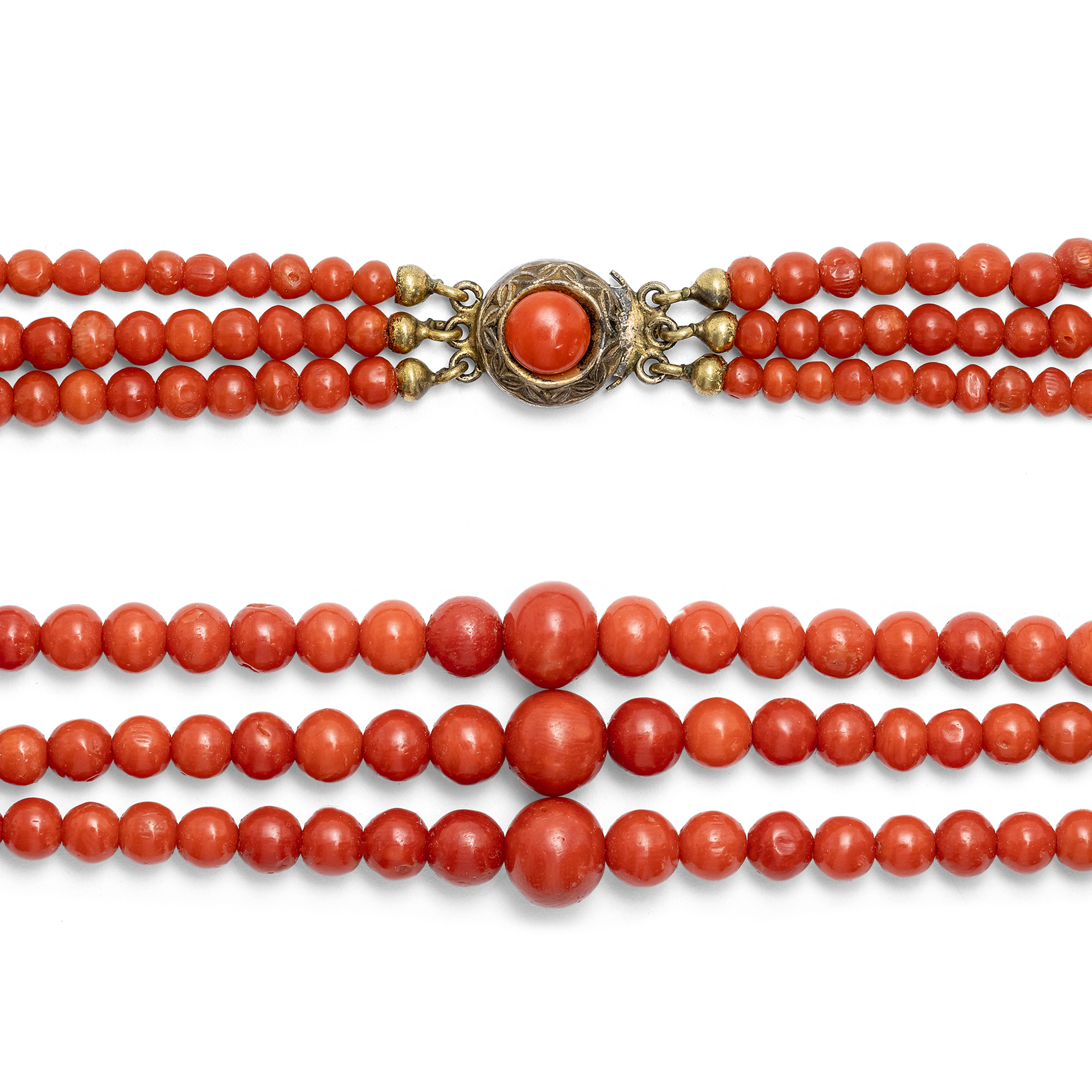 Halsnahes vintage Collier aus roter Mittelmeerkoralle in drei Reihen, 1950er Jahre Halsnahes vintage Collier aus roter Mittelmeerkoralle in drei Reihen, 1950er Jahre