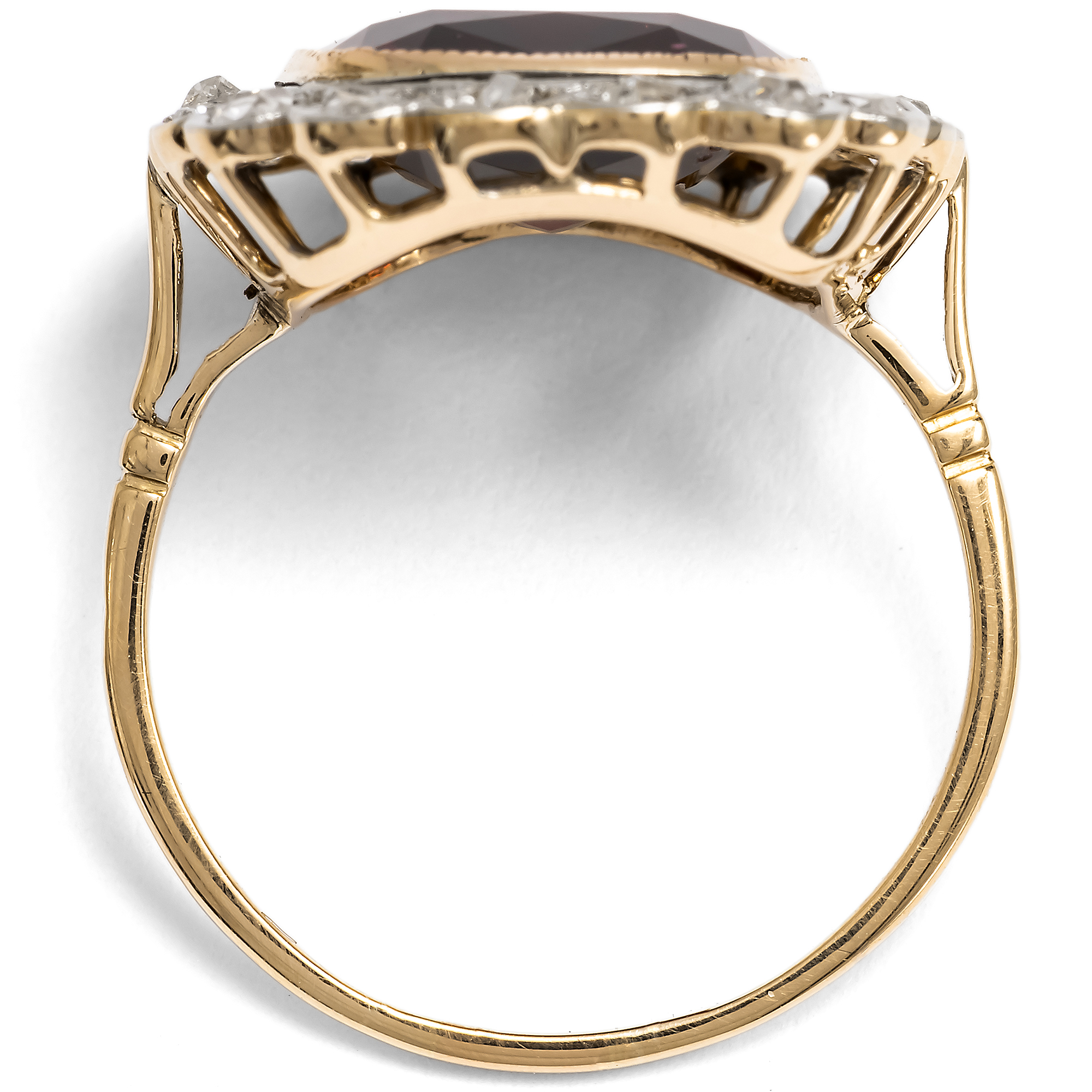 Eleganter Ring der Belle Époque mit granatrotem Glas & Diamanten, um 1910 Eleganter Ring der Belle Époque mit granatrotem Glas & Diamanten, um 1910