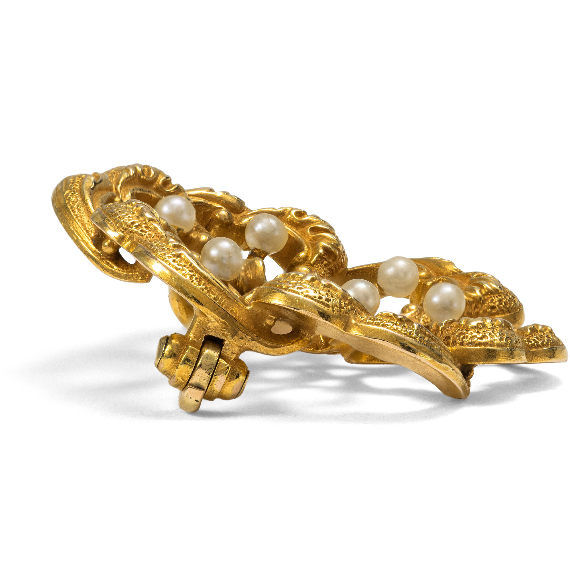 Delicate Gold Brooch with a Burma Ruby, USA, c. 1900 Delicate Gold Brooch with a Burma Ruby, USA, c. 1900