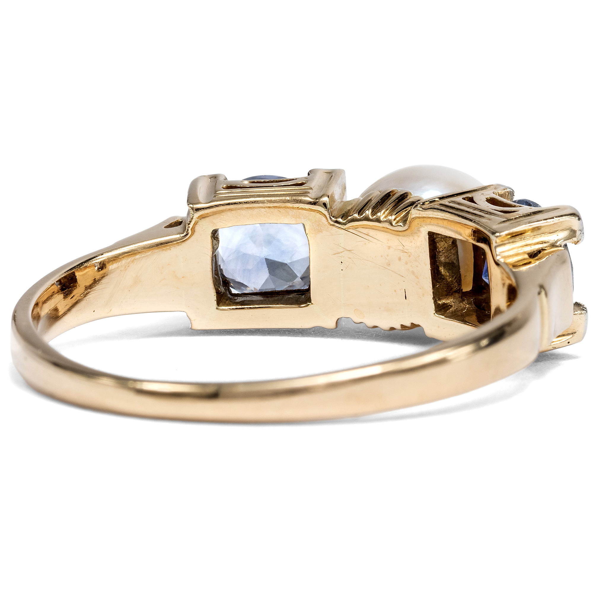 Feiner vintage Ring mit Perle & hellblauen Saphiren in Gold, um 1955 Feiner vintage Ring mit Perle & hellblauen Saphiren in Gold, um 1955