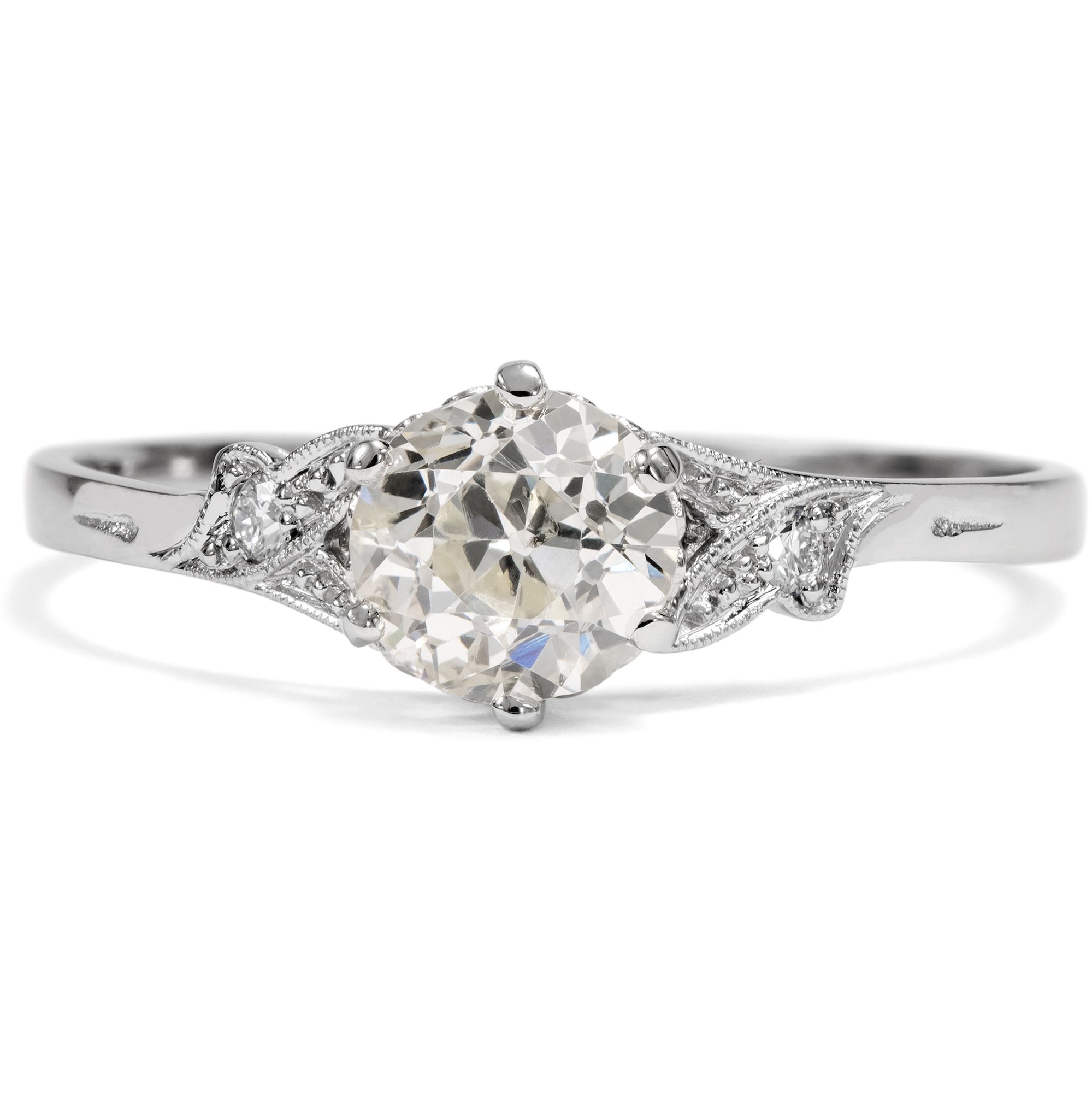 Zarter Ring mit 0,90 ct Diamant im „Old European Cut“ in Platin, aus unserer Werkstatt Zarter Ring mit 0,90 ct Diamant im „Old European Cut“ in Platin, aus unserer Werkstatt