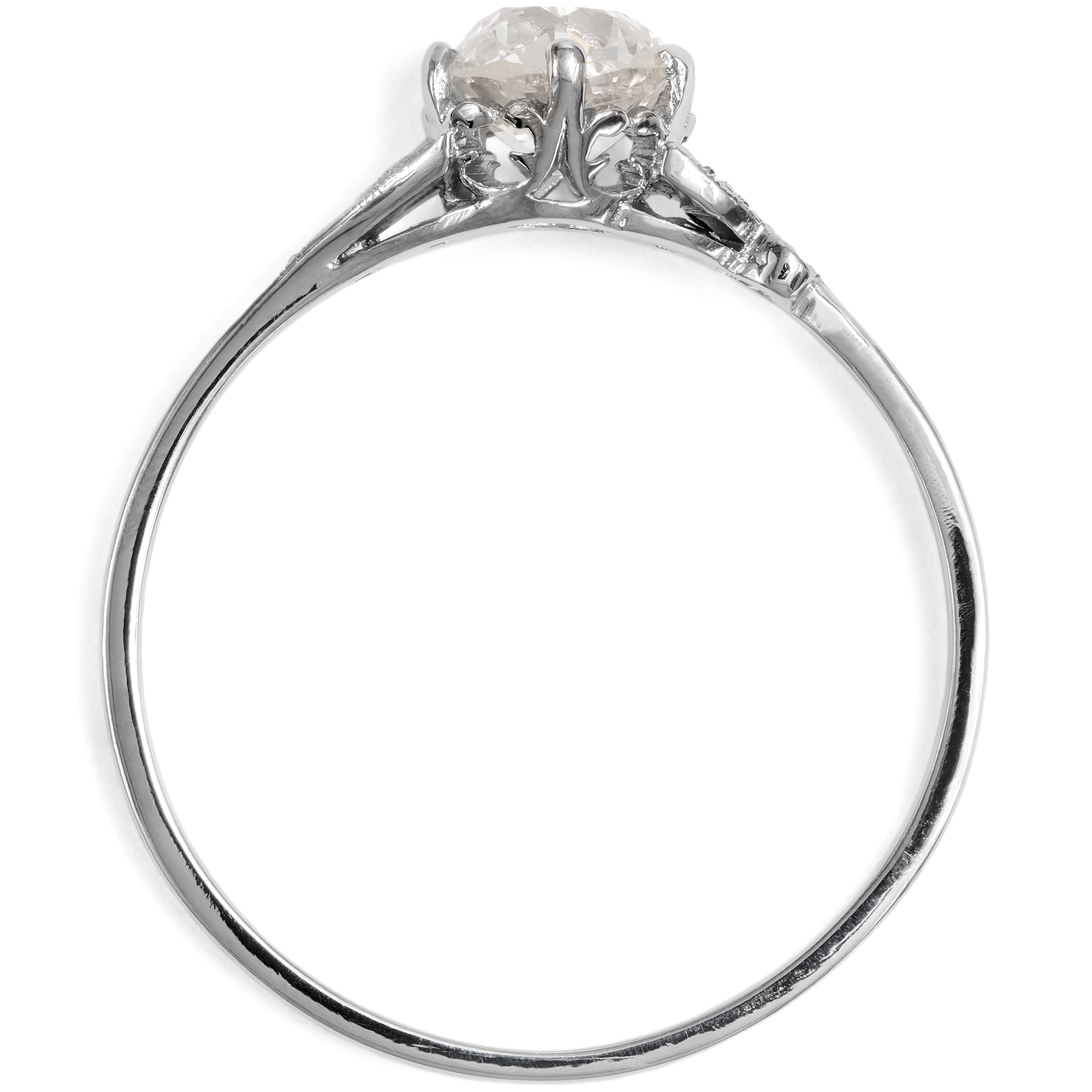 Zarter Ring mit 0,90 ct Diamant im „Old European Cut“ in Platin, aus unserer Werkstatt Zarter Ring mit 0,90 ct Diamant im „Old European Cut“ in Platin, aus unserer Werkstatt