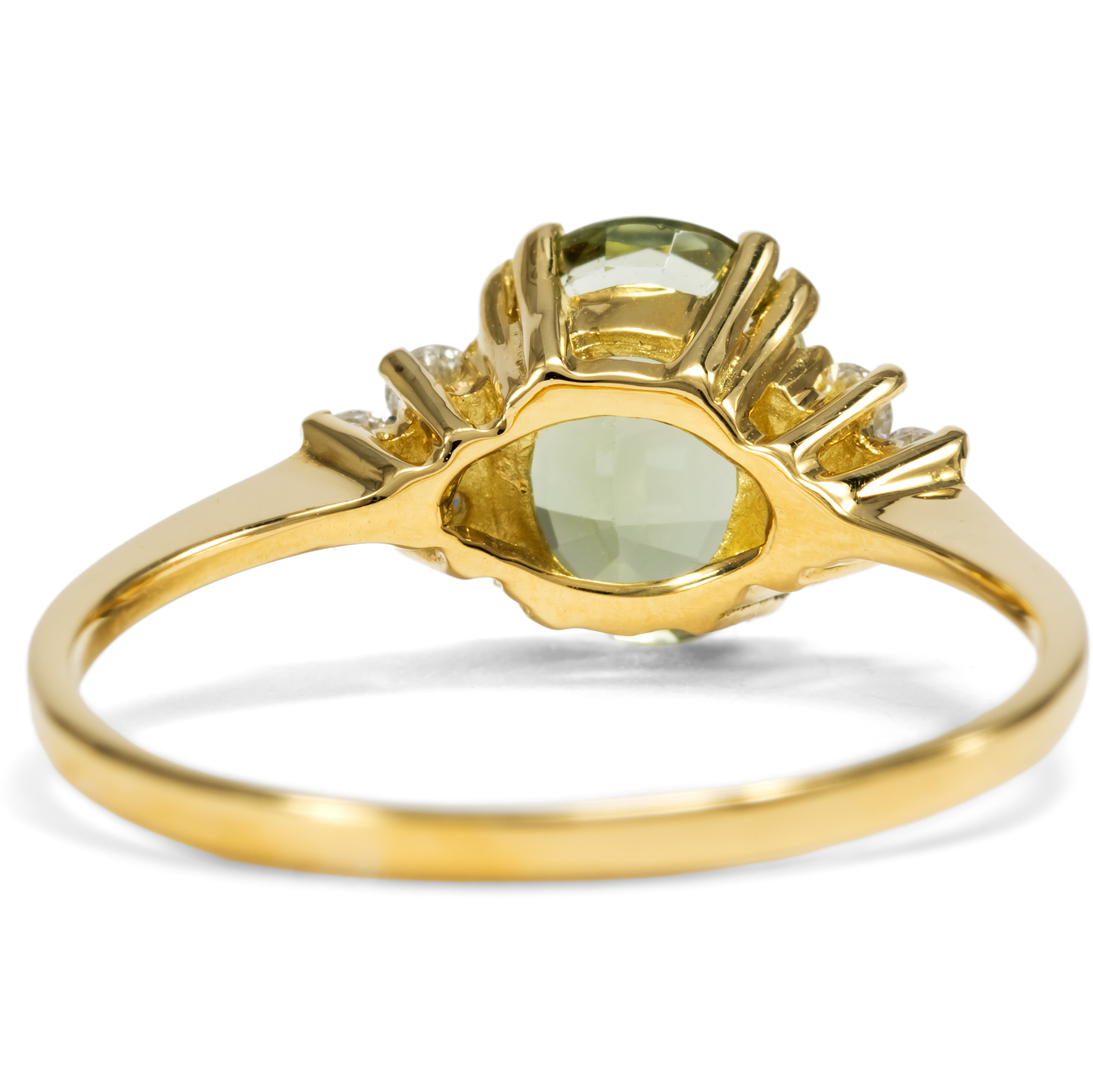 Feiner Ring mit graugrünem Turmalin & Diamanten in Gold, aus unserer Werkstatt Feiner Ring mit graugrünem Turmalin & Diamanten in Gold, aus unserer Werkstatt