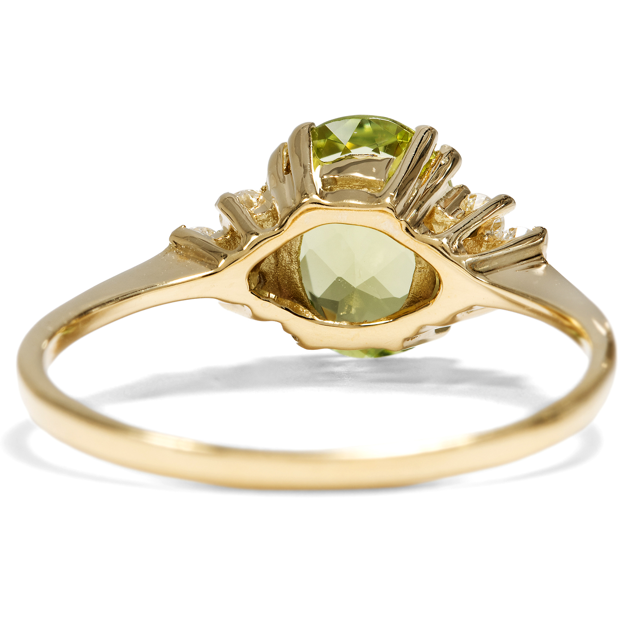 Feiner Ring mit hellgrünem Turmalin & Diamanten in Gold aus unserer Werkstatt Feiner Ring mit hellgrünem Turmalin & Diamanten in Gold aus unserer Werkstatt