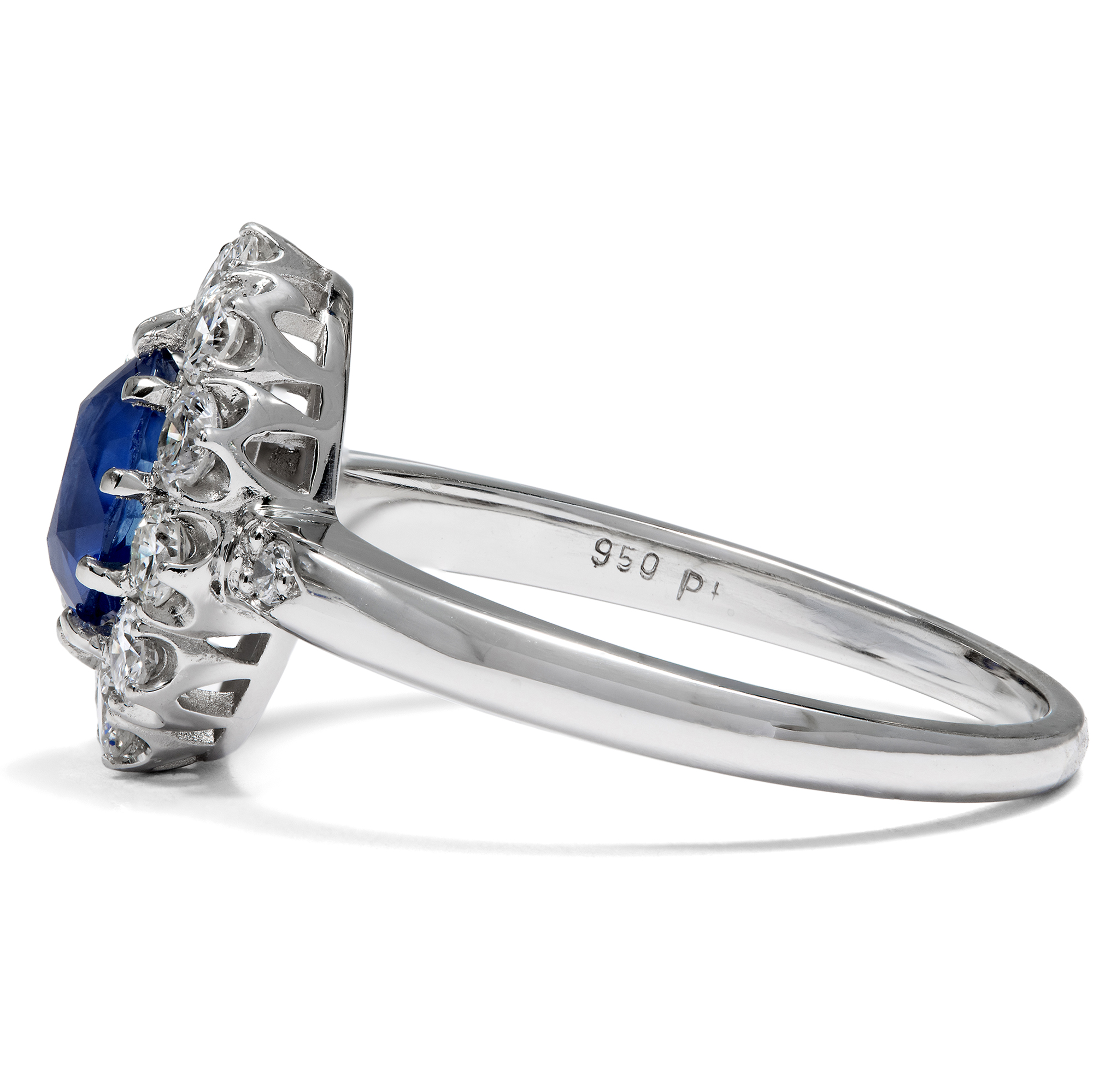 Elegant Ring with an Untreated Sapphire and Brilliant-Cut Diamonds in Platinum, Handcrafted in Our Workshop Elegant Ring with an Untreated Sapphire and Brilliant-Cut Diamonds in Platinum, Handcrafted in Our Workshop