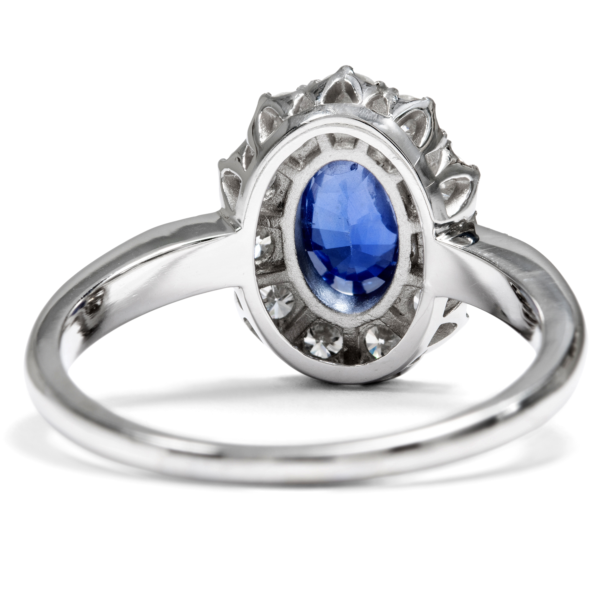 Elegant Ring with an Untreated Sapphire and Brilliant-Cut Diamonds in Platinum, Handcrafted in Our Workshop Elegant Ring with an Untreated Sapphire and Brilliant-Cut Diamonds in Platinum, Handcrafted in Our Workshop