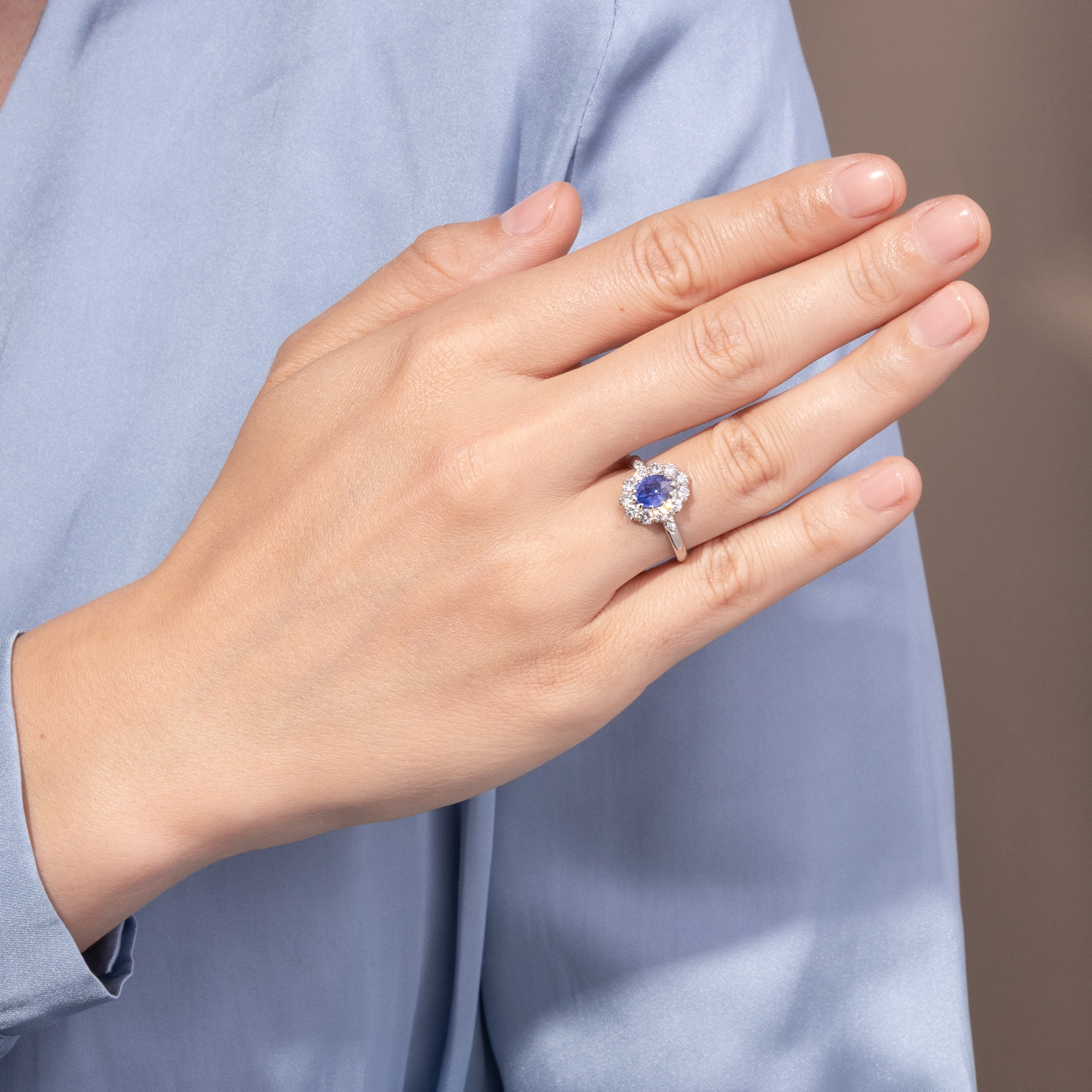 Elegant Ring with an Untreated Sapphire and Brilliant-Cut Diamonds in Platinum, Handcrafted in Our Workshop Elegant Ring with an Untreated Sapphire and Brilliant-Cut Diamonds in Platinum, Handcrafted in Our Workshop