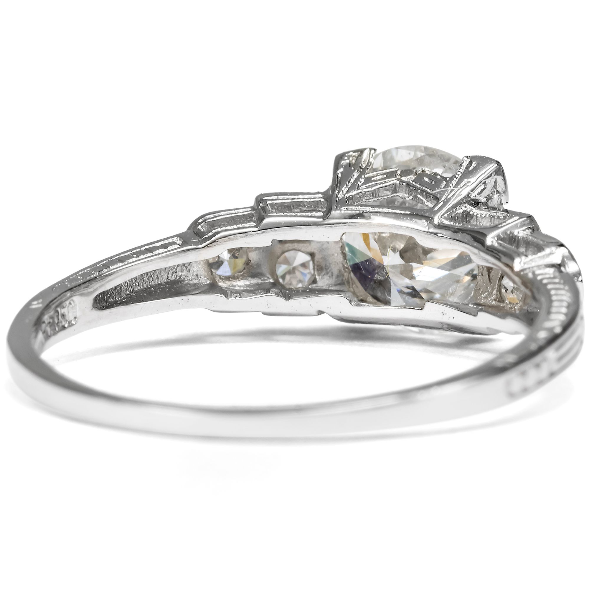 Prachtvoller Ring mit 1,13 ct vintage Brillant, aus unserer Werkstatt Prachtvoller Ring mit 1,13 ct vintage Brillant, aus unserer Werkstatt