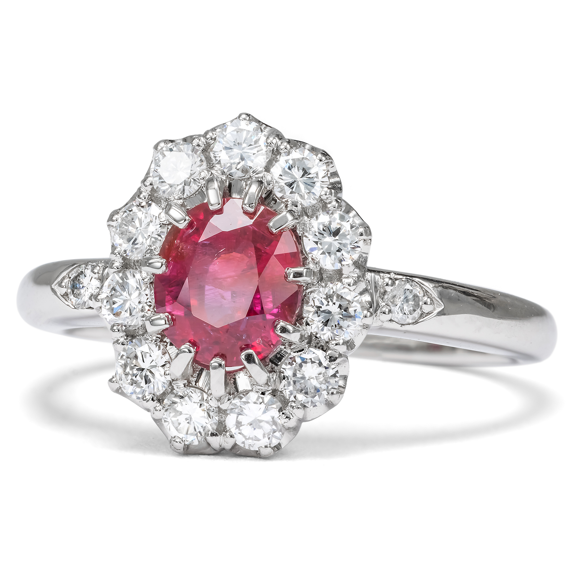 Zeitloser Ring mit unbehandeltem Rubin & Brillanten in Platin, aus unserer Werkstatt Zeitloser Ring mit unbehandeltem Rubin & Brillanten in Platin, aus unserer Werkstatt