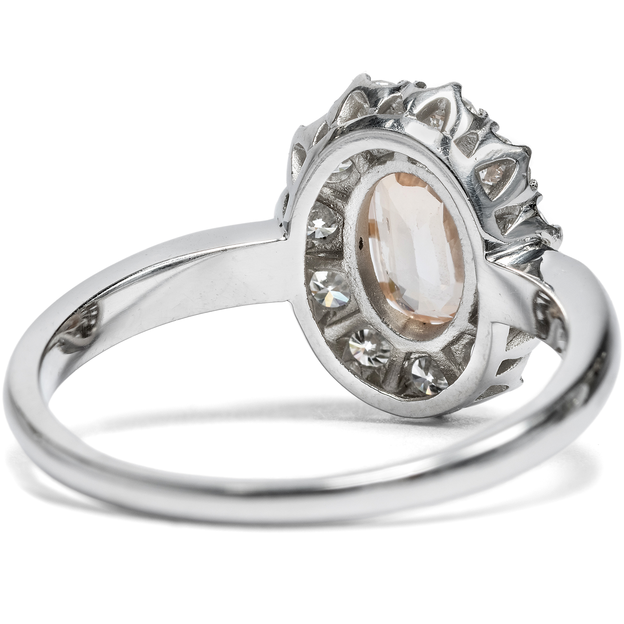 Platinring mit lotusblütenfarbenem Saphir & Brillanten, aus unserer Werkstatt Platinring mit lotusblütenfarbenem Saphir & Brillanten, aus unserer Werkstatt