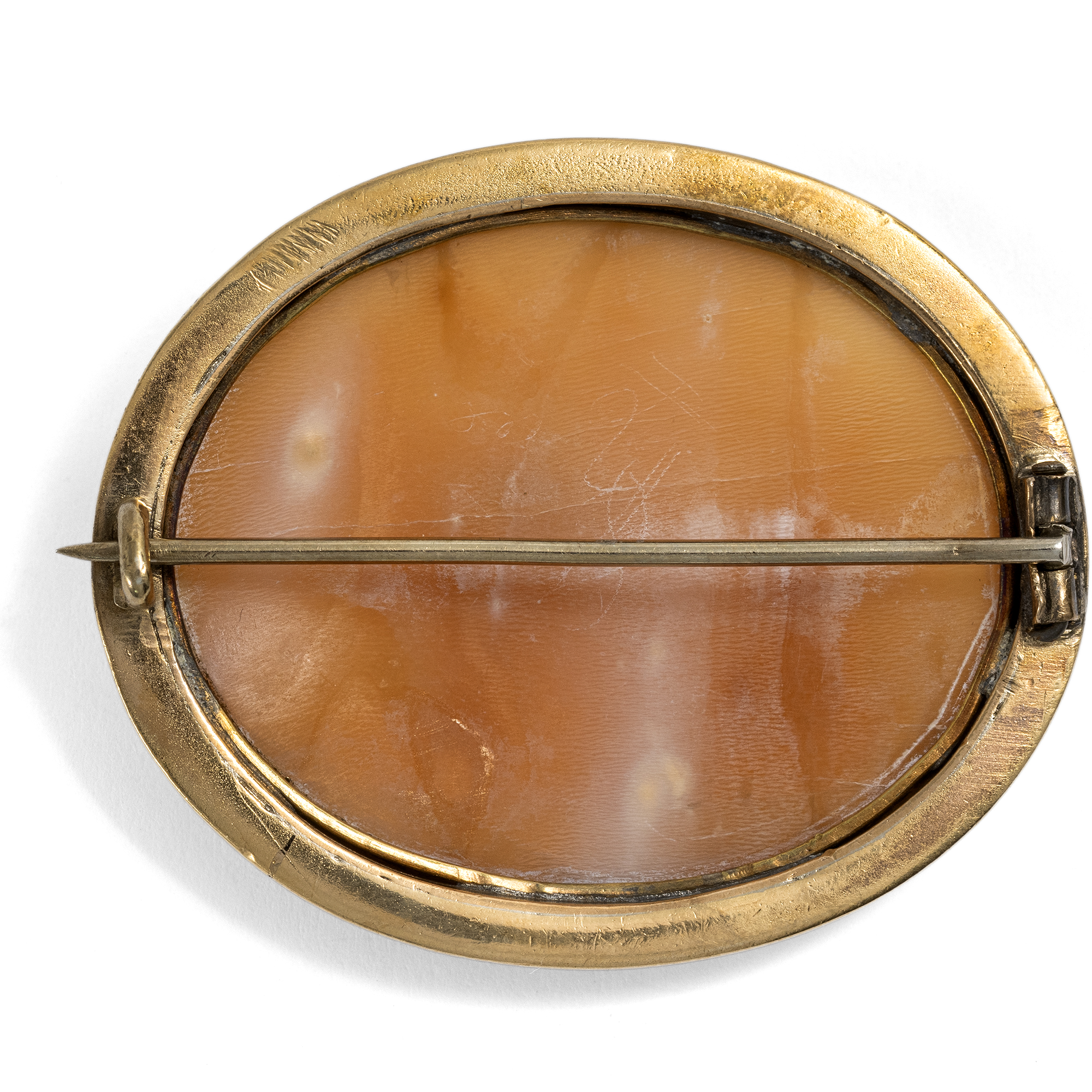 Antike Brosche mit Muschelgemme in Tombak, um 1870 Antike Brosche mit Muschelgemme in Tombak, um 1870