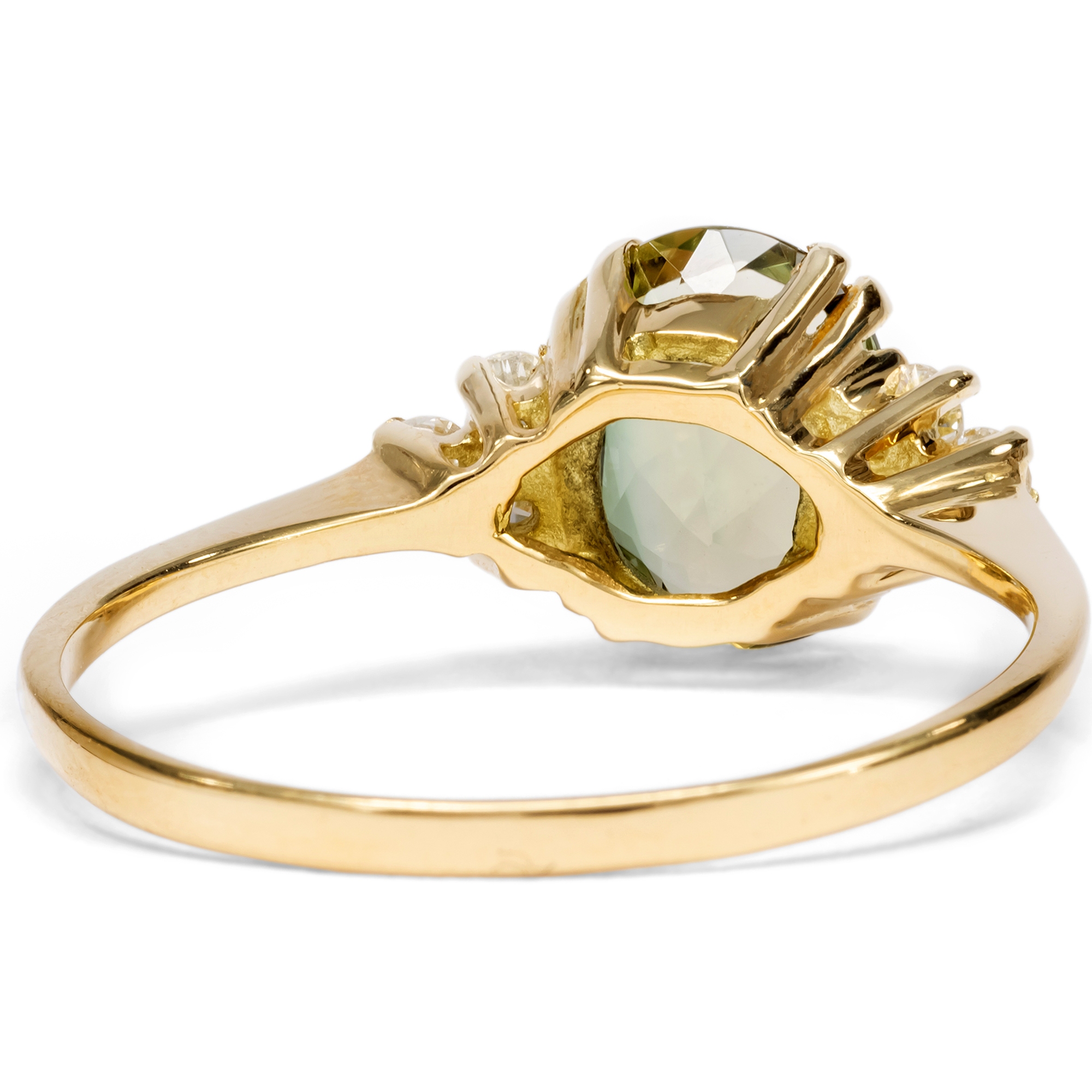Feiner Ring mit olivgrünem Turmalin & Diamanten in Gold, aus unserer Werkstatt Feiner Ring mit olivgrünem Turmalin & Diamanten in Gold, aus unserer Werkstatt