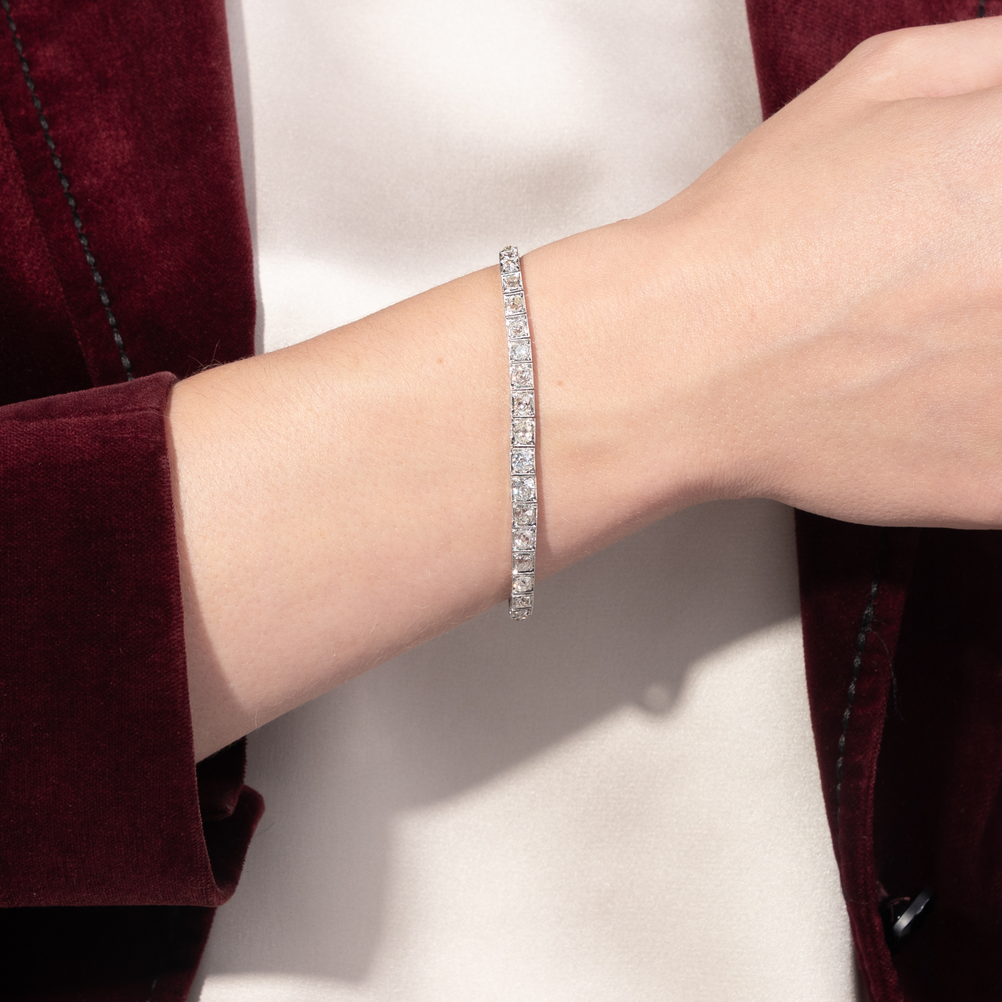 Fabelhaftes Rivière-Armband mit 4,78 ct Diamanten in Platin, Frankreich um 1925 Fabelhaftes Rivière-Armband mit 4,78 ct Diamanten in Platin, Frankreich um 1925
