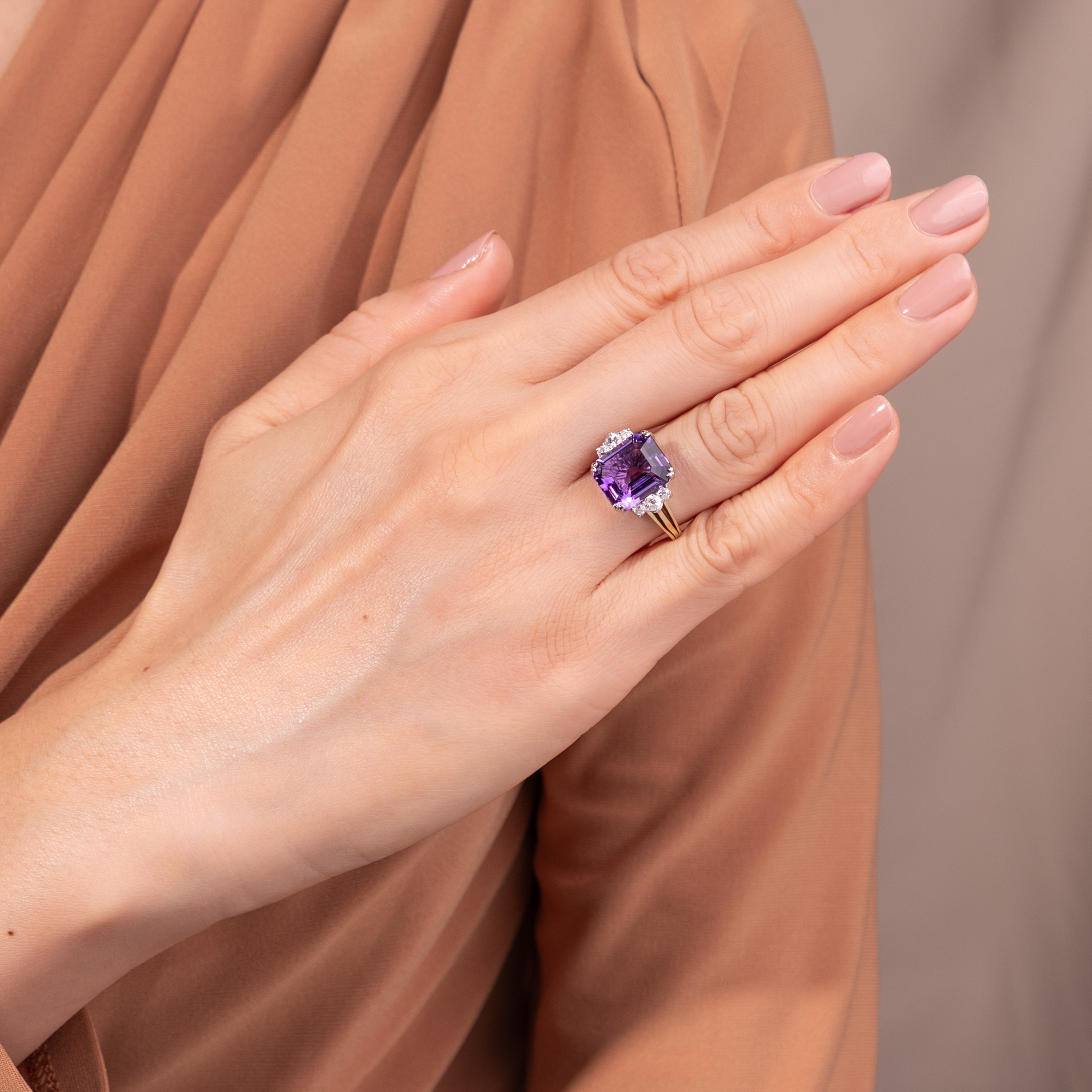 Large Vintage Ring with Amethyst & Diamonds in Gold, c. 1970 Large Vintage Ring with Amethyst & Diamonds in Gold, c. 1970
