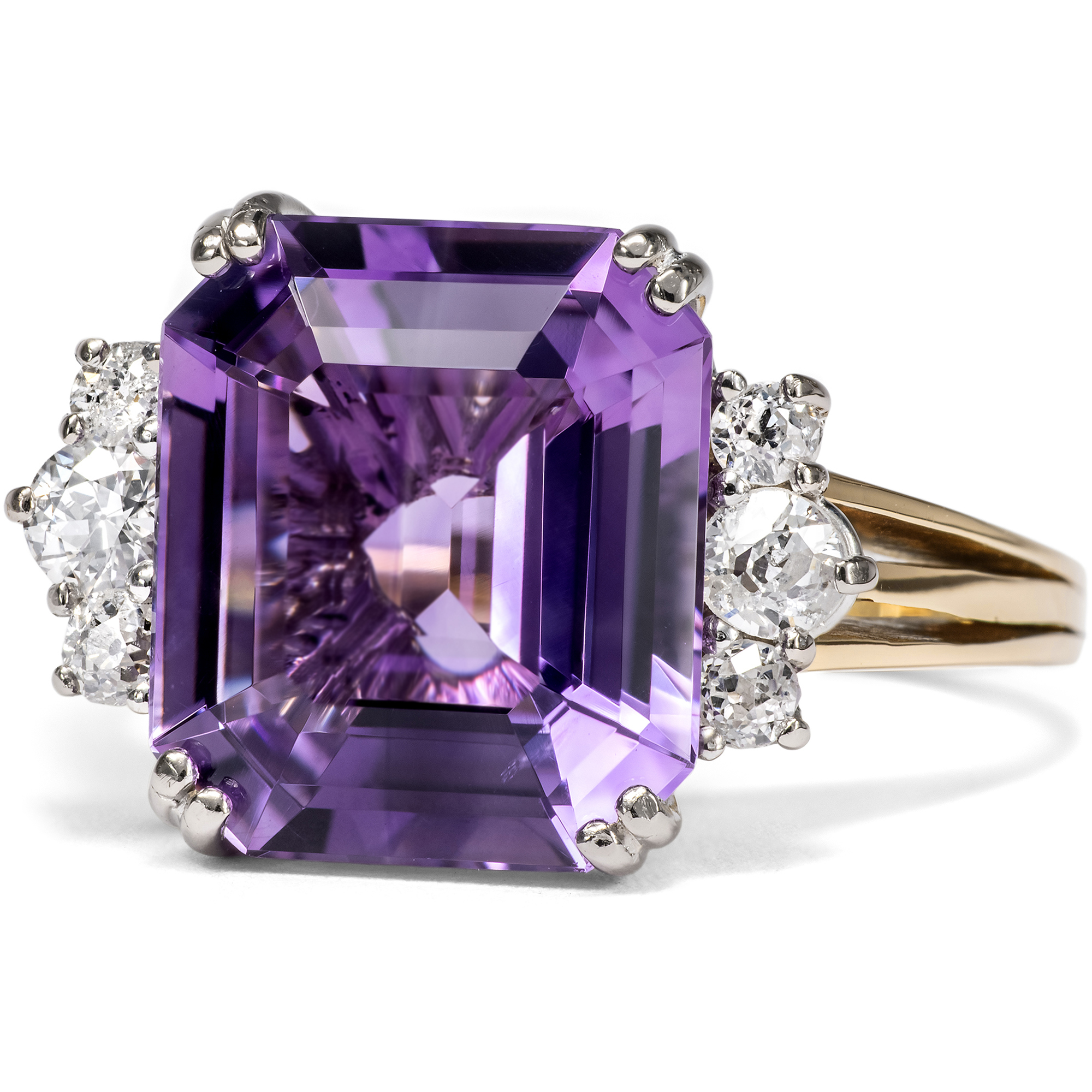Large Vintage Ring with Amethyst & Diamonds in Gold, c. 1970 Large Vintage Ring with Amethyst & Diamonds in Gold, c. 1970