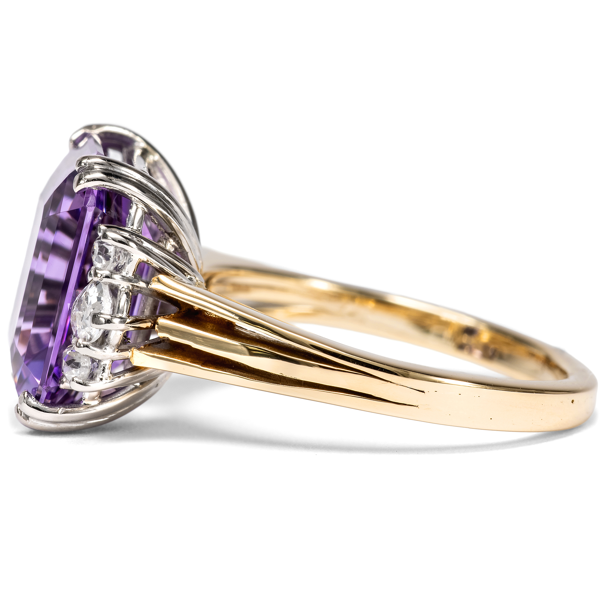 Large Vintage Ring with Amethyst & Diamonds in Gold, c. 1970 Large Vintage Ring with Amethyst & Diamonds in Gold, c. 1970