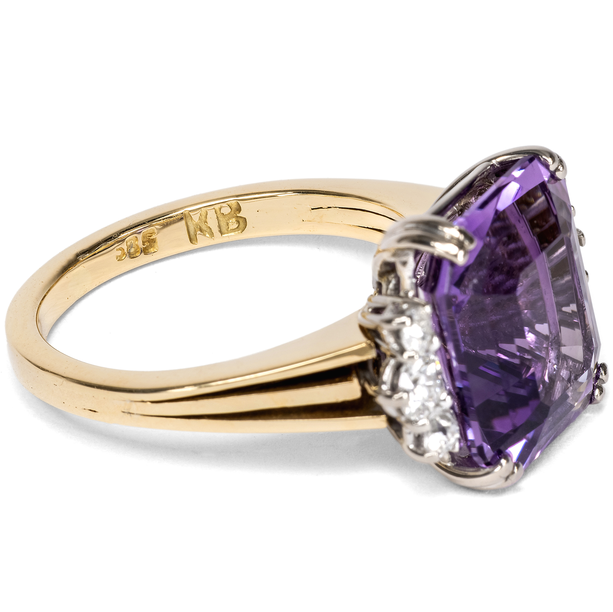 Large Vintage Ring with Amethyst & Diamonds in Gold, c. 1970 Large Vintage Ring with Amethyst & Diamonds in Gold, c. 1970