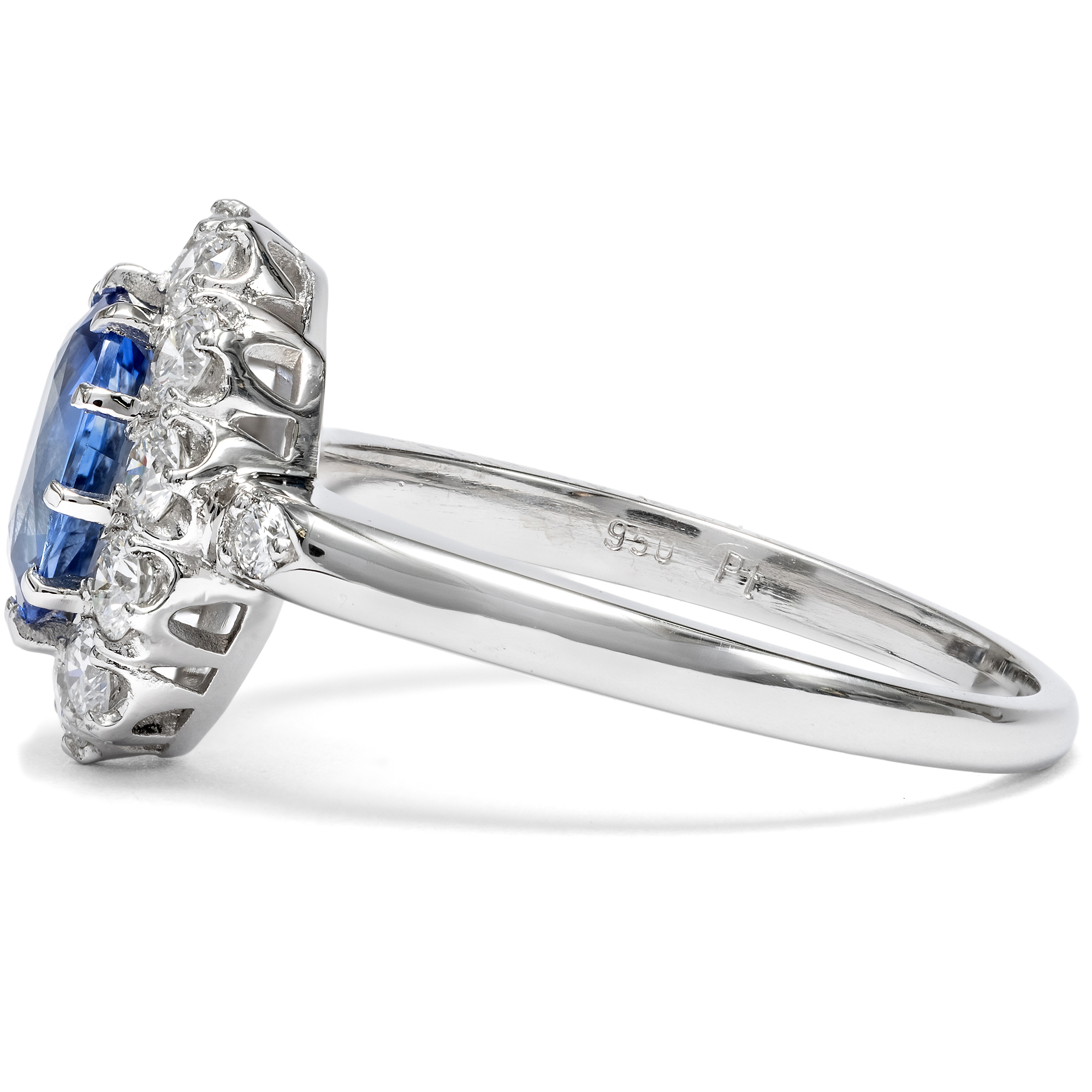 Eleganter Ring mit blauem Saphir & Brillanten in Platin, aus unserer Werkstatt Eleganter Ring mit blauem Saphir & Brillanten in Platin, aus unserer Werkstatt