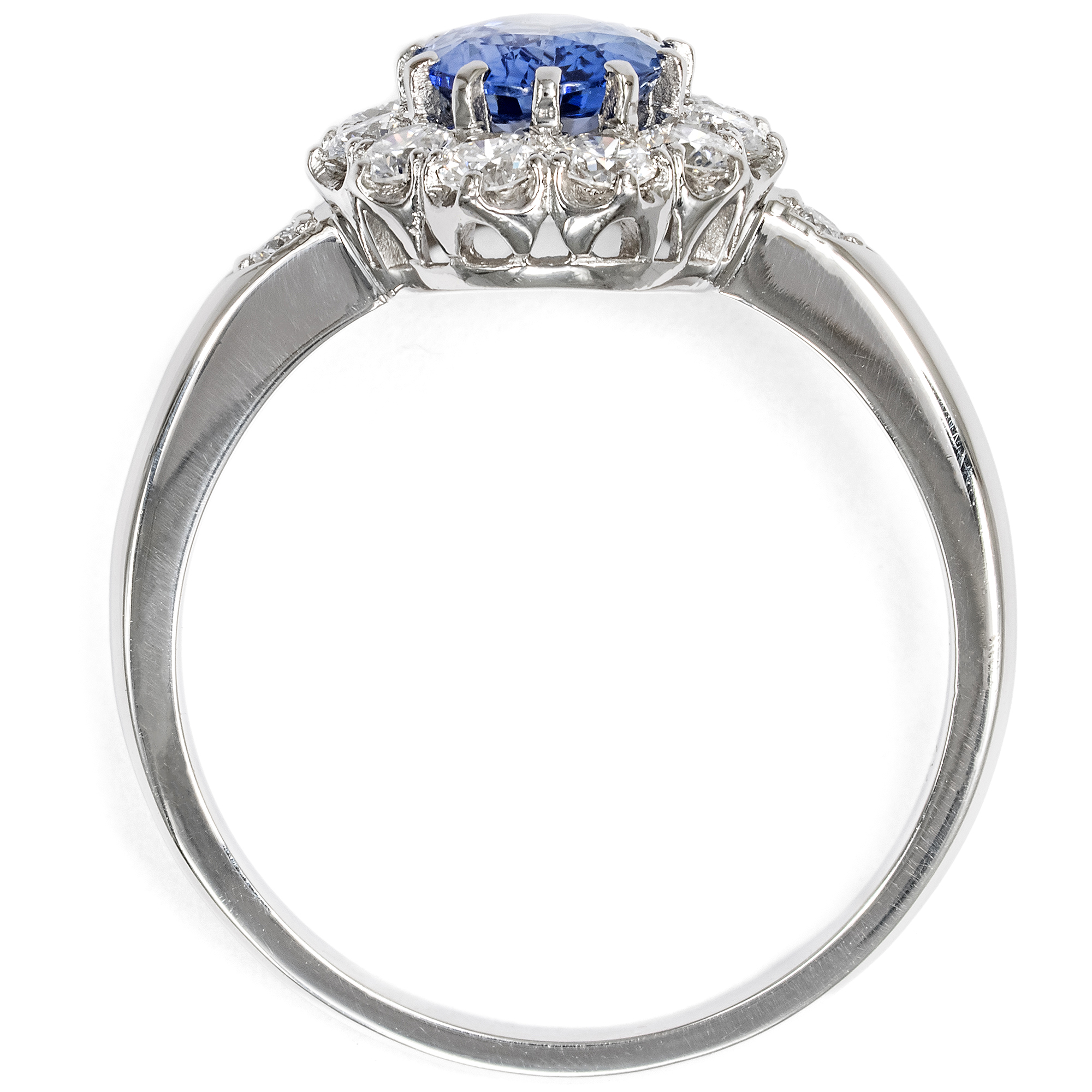 Eleganter Ring mit blauem Saphir & Brillanten in Platin, aus unserer Werkstatt Eleganter Ring mit blauem Saphir & Brillanten in Platin, aus unserer Werkstatt