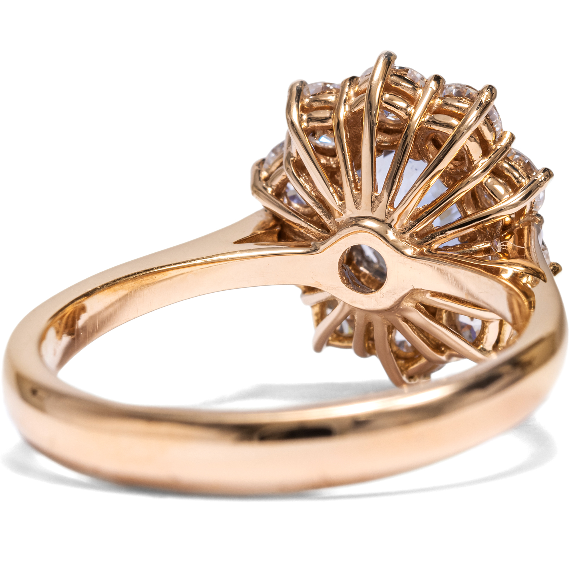 Sommerlicher Ring mit Saphir & Diamanten in Roségold, aus unserer Werkstatt Sommerlicher Ring mit Saphir & Diamanten in Roségold, aus unserer Werkstatt