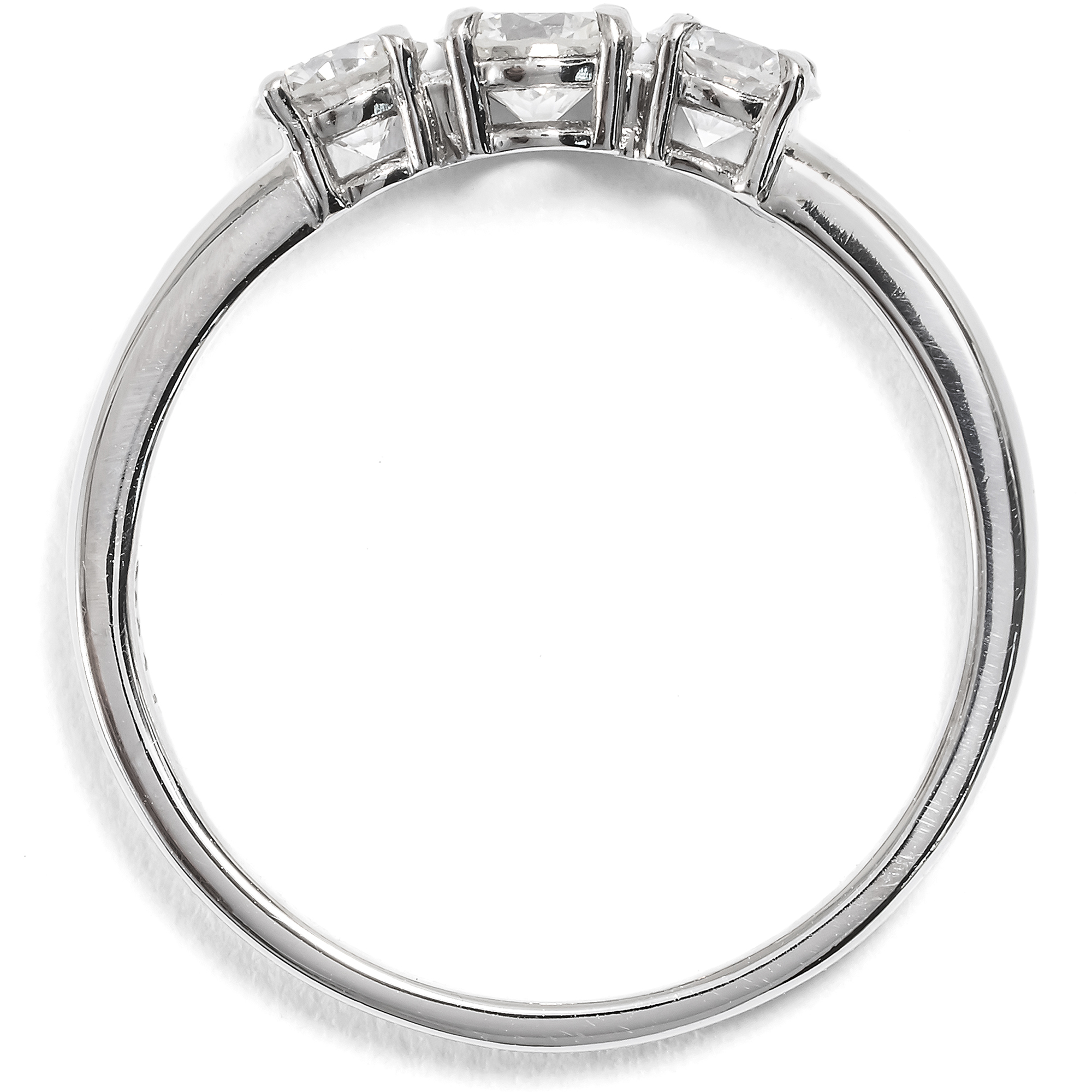 Funkelnder „Trilogie“-Ring mit vintage Brillanten in Platin, aus unserer Werkstatt Funkelnder „Trilogie“-Ring mit vintage Brillanten in Platin, aus unserer Werkstatt