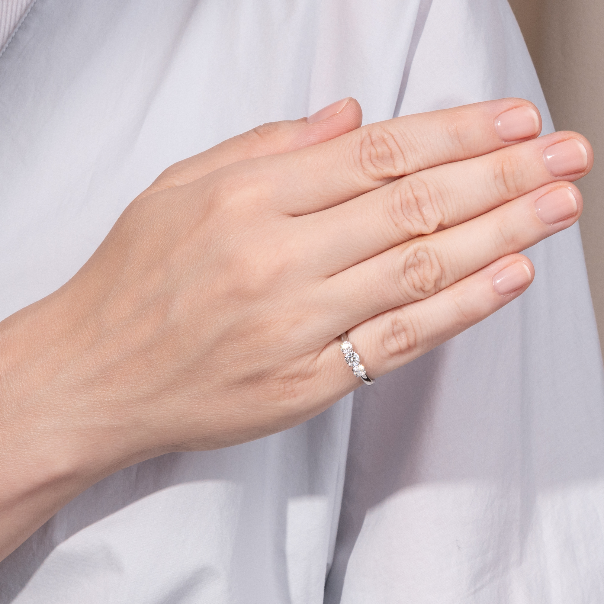 Funkelnder „Trilogie“-Ring mit vintage Brillanten in Platin, aus unserer Werkstatt Funkelnder „Trilogie“-Ring mit vintage Brillanten in Platin, aus unserer Werkstatt