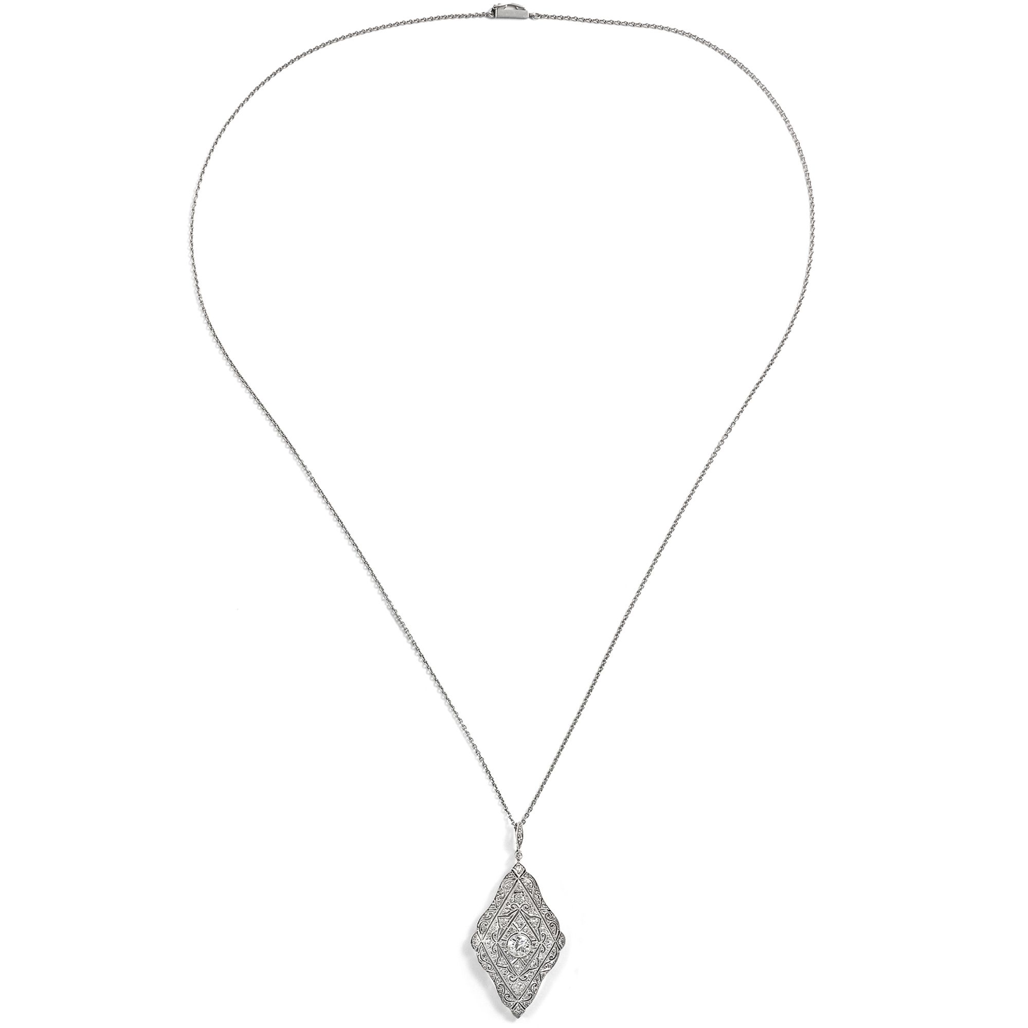 Großer Anhänger des Art Déco mit Diamanten in Platin auf Weißgold, um 1925 Großer Anhänger des Art Déco mit Diamanten in Platin auf Weißgold, um 1925