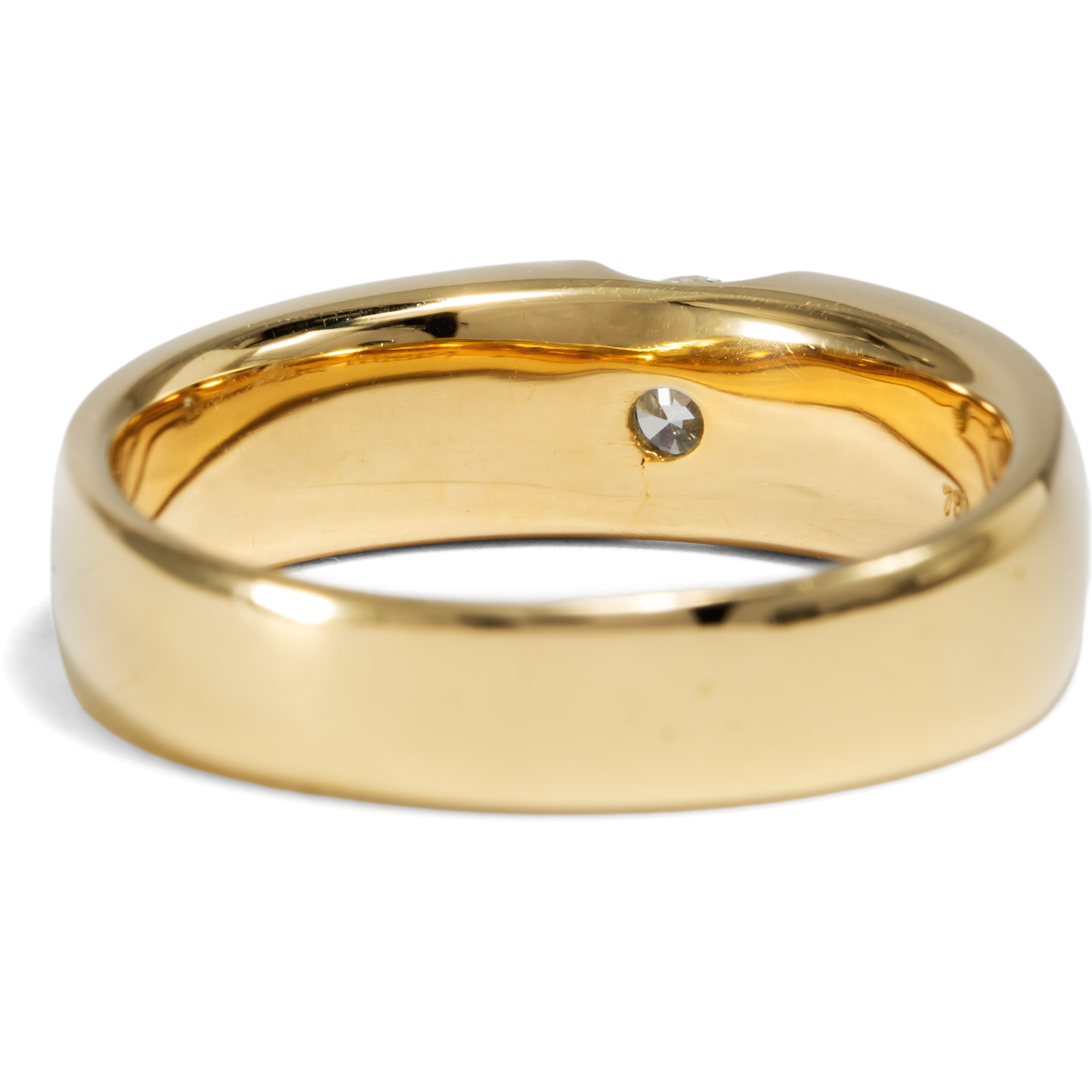 Schlichter Bandring mit schönem Handkaräter Brillant, um 2010 Schlichter Bandring mit schönem Handkaräter Brillant, um 2010