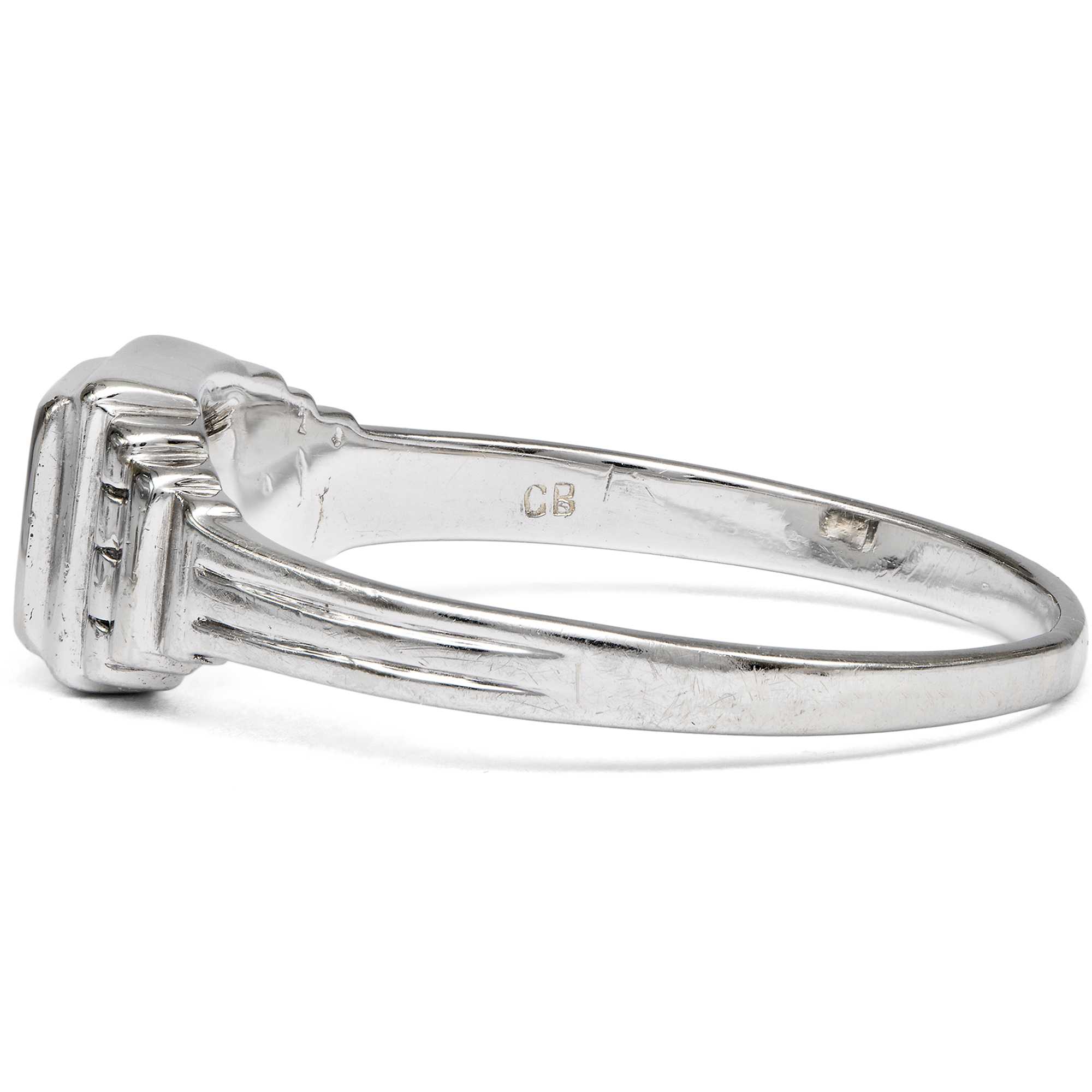 Minimalistischer Solitärring mit Altschliff-Diamant in Weißgold, um 1925 Minimalistischer Solitärring mit Altschliff-Diamant in Weißgold, um 1925