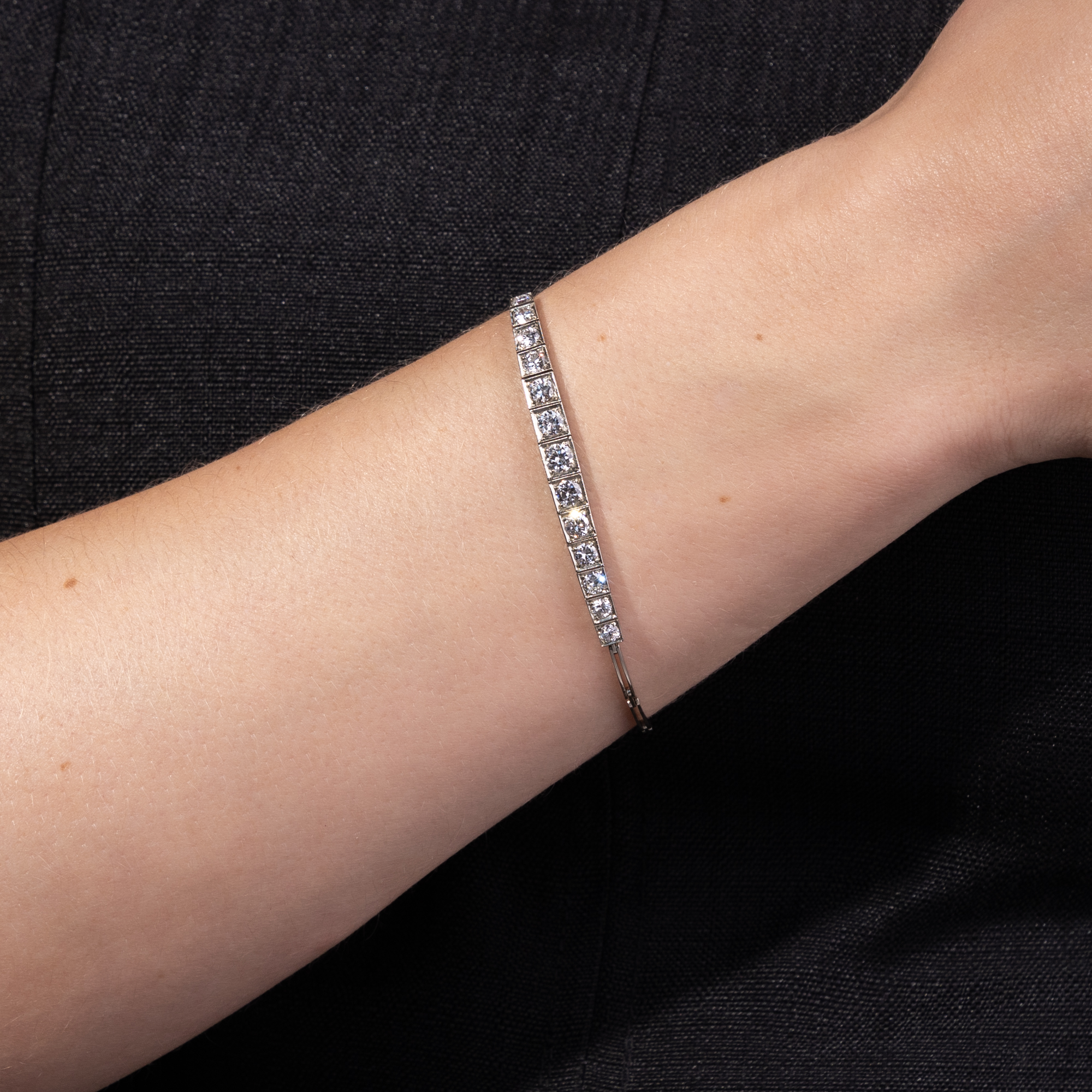 Elegantes Weißgold-Armband mit Diamanten im Altschliff, um 1925 Elegantes Weißgold-Armband mit Diamanten im Altschliff, um 1925