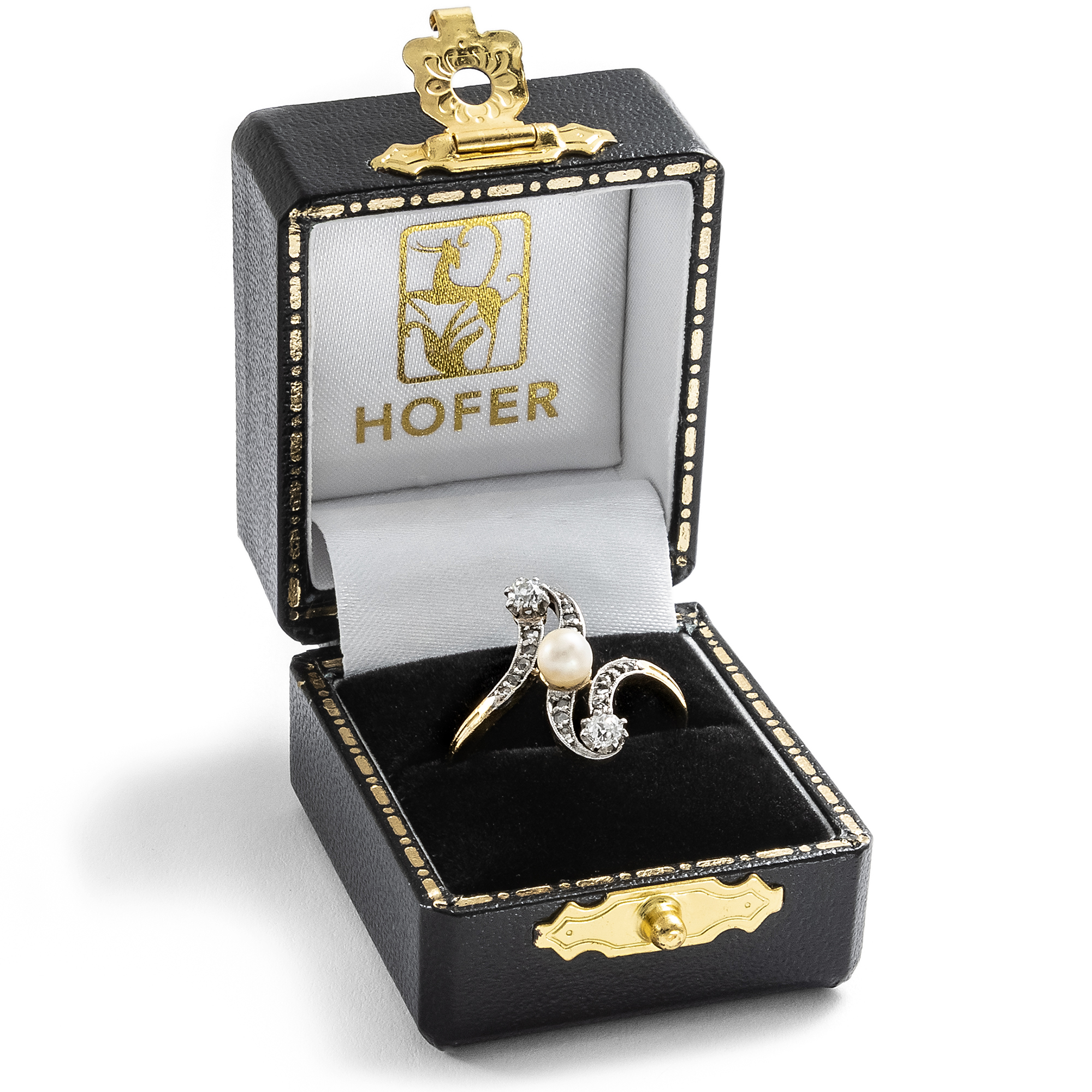 Delicate Ring with a Natural Pearl & Diamonds in Gold & Platinum, c. 1910 Delicate Ring with a Natural Pearl & Diamonds in Gold & Platinum, c. 1910