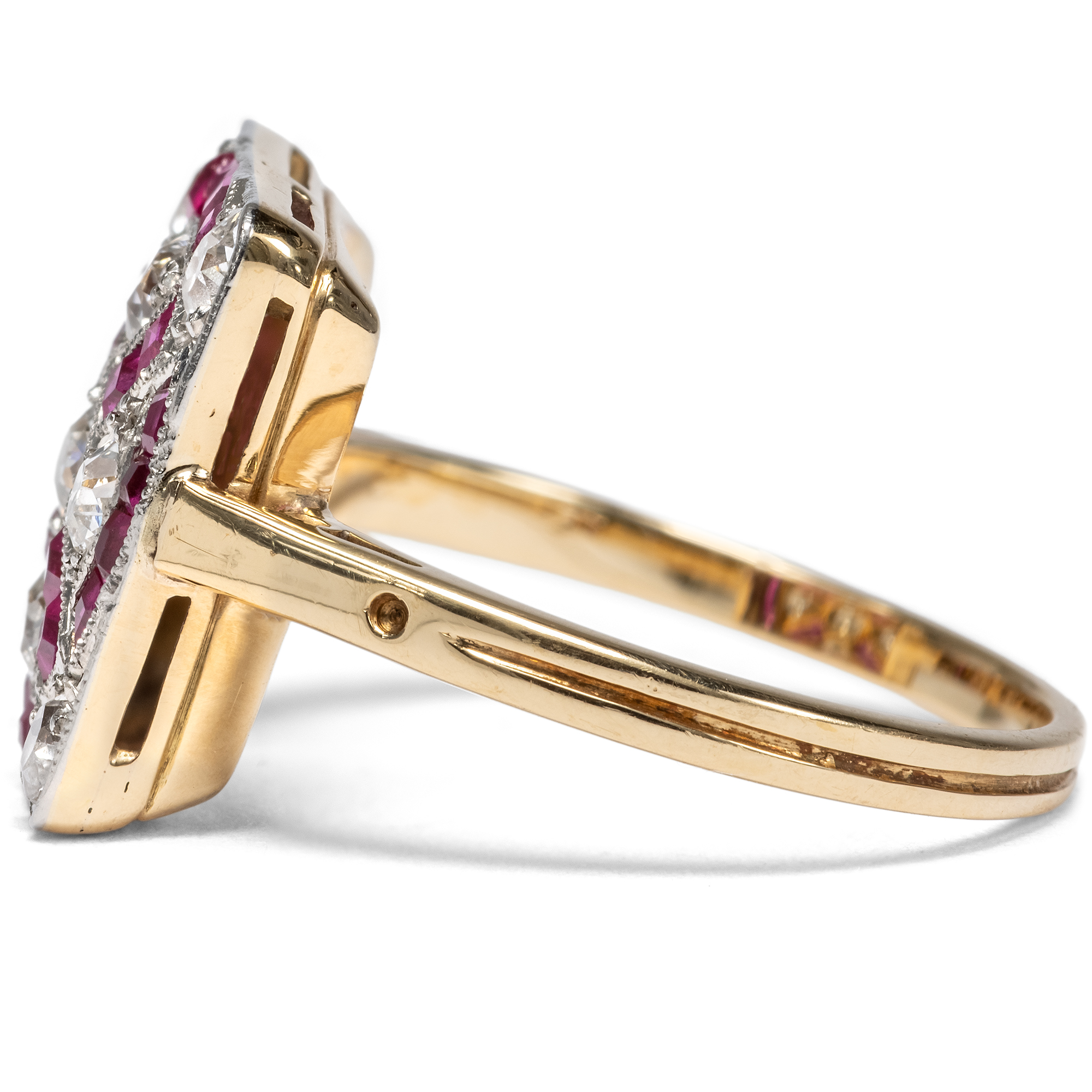 Antiker „Target Ring“ mit Diamanten & synthetischen Rubinen, um 1920 Antiker „Target Ring“ mit Diamanten & synthetischen Rubinen, um 1920