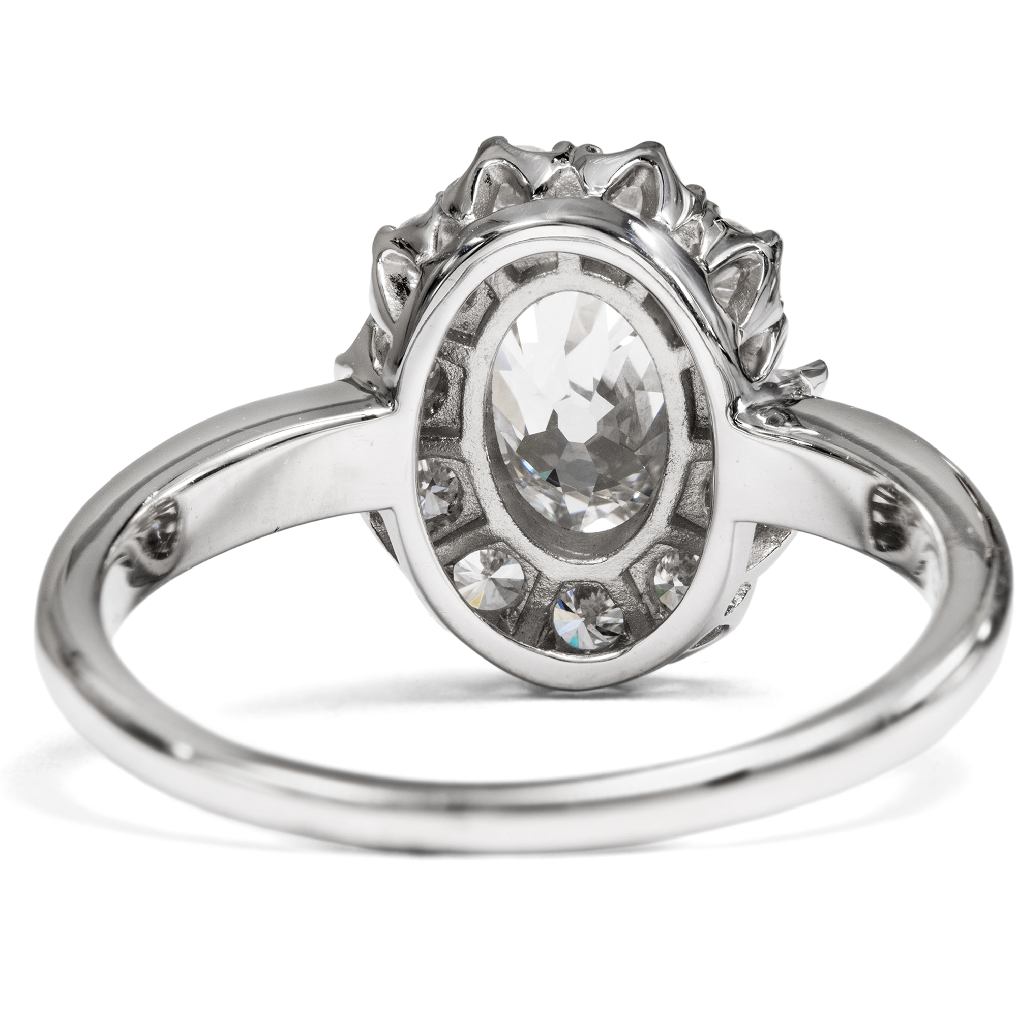 Eleganter Ring mit ovalem 1,06 ct Diamant im Altschliff in Platin, aus unserer Werkstatt Eleganter Ring mit ovalem 1,06 ct Diamant im Altschliff in Platin, aus unserer Werkstatt