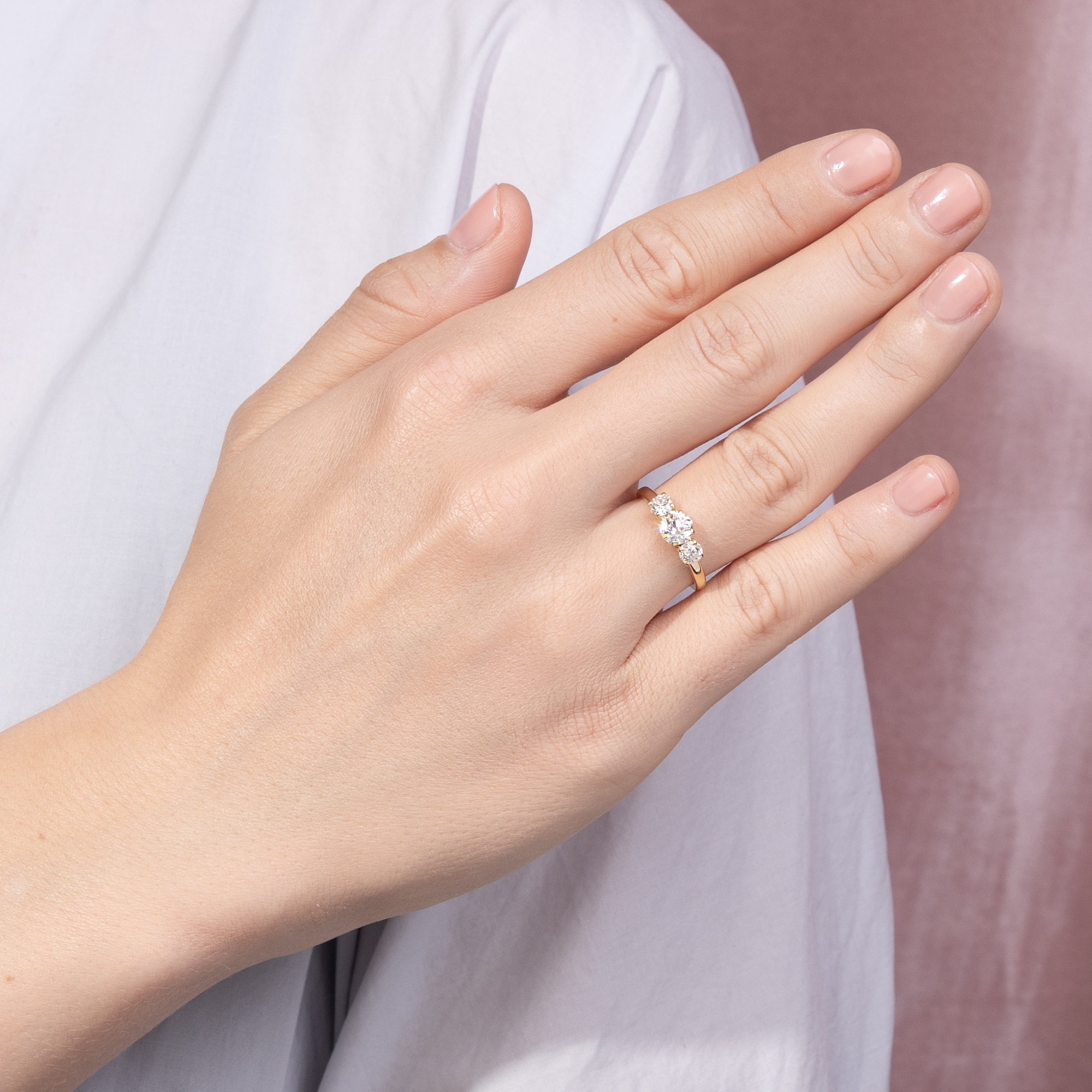Ungetragener „Trilogie“-Ring mit 1,19 ct Diamanten im Altschliff, aus unserer Werkstatt Ungetragener „Trilogie“-Ring mit 1,19 ct Diamanten im Altschliff, aus unserer Werkstatt