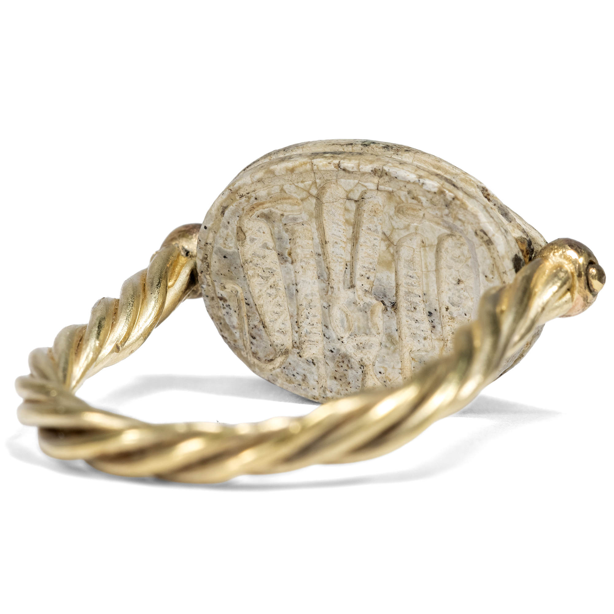 Ring mit altägyptischem Skarabäus in Gold, 1. Hälfte des 20, Jhdts. Ring mit altägyptischem Skarabäus in Gold, 1. Hälfte des 20, Jhdts.
