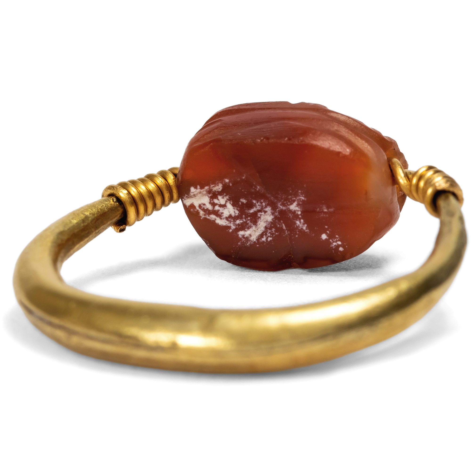 Altägyptischer Ring mit Skarabäus aus Karneol in Elektron, Neues Reich (ca. 1539–1069 v. Chr.) Altägyptischer Ring mit Skarabäus aus Karneol in Elektron, Neues Reich (ca. 1539–1069 v. Chr.)