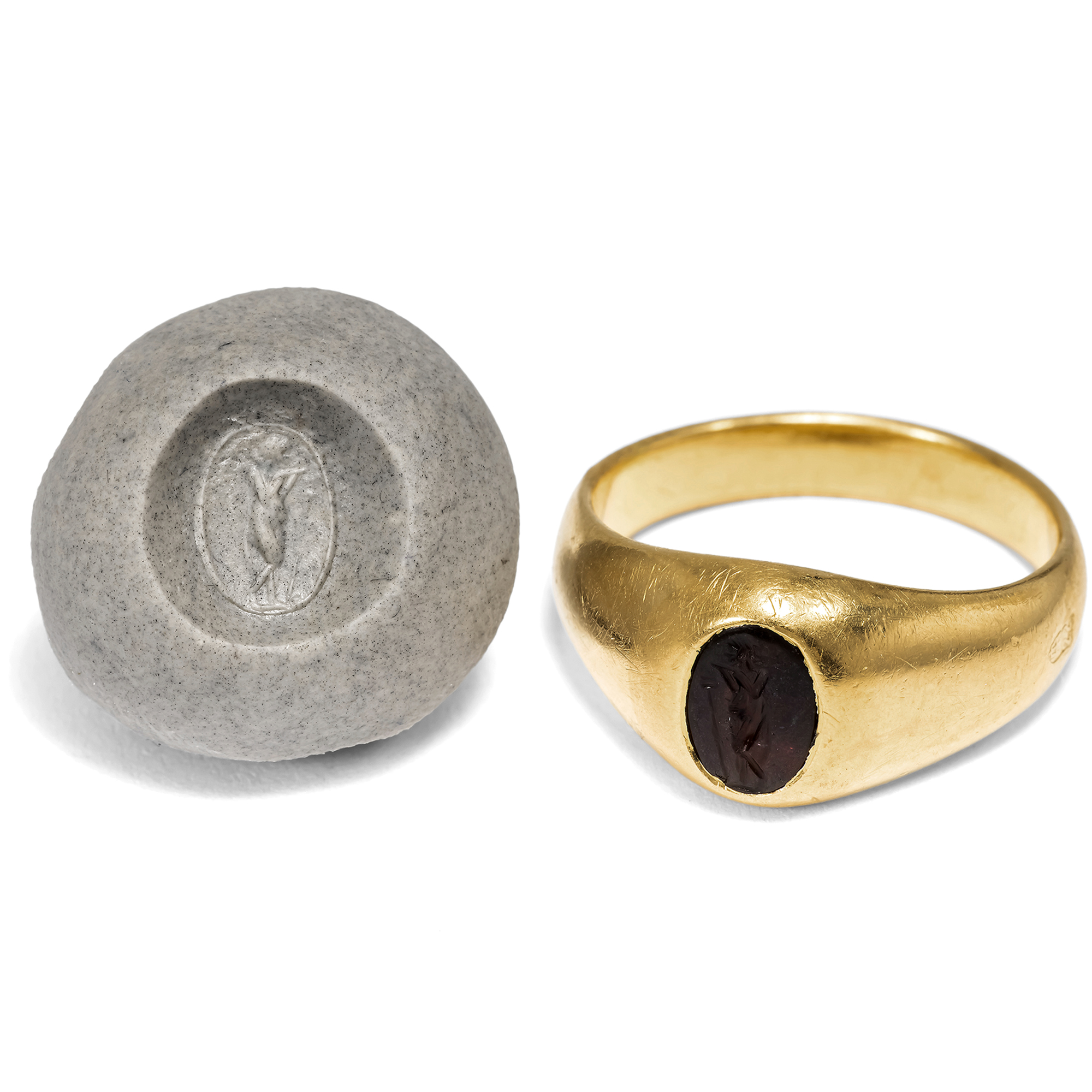 Römische Gemme der Hebe in einem vintage Ring aus Gold, 2. Jhd. n. Chr. & um 1985 Römische Gemme der Hebe in einem vintage Ring aus Gold, 2. Jhd. n. Chr. & um 1985