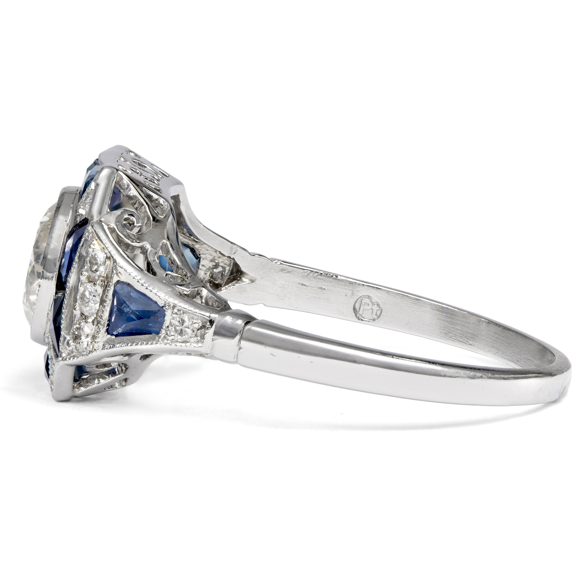 Moderner Ring aus Platin mit Diamanten & Saphiren, um 2000 Moderner Ring aus Platin mit Diamanten & Saphiren, um 2000