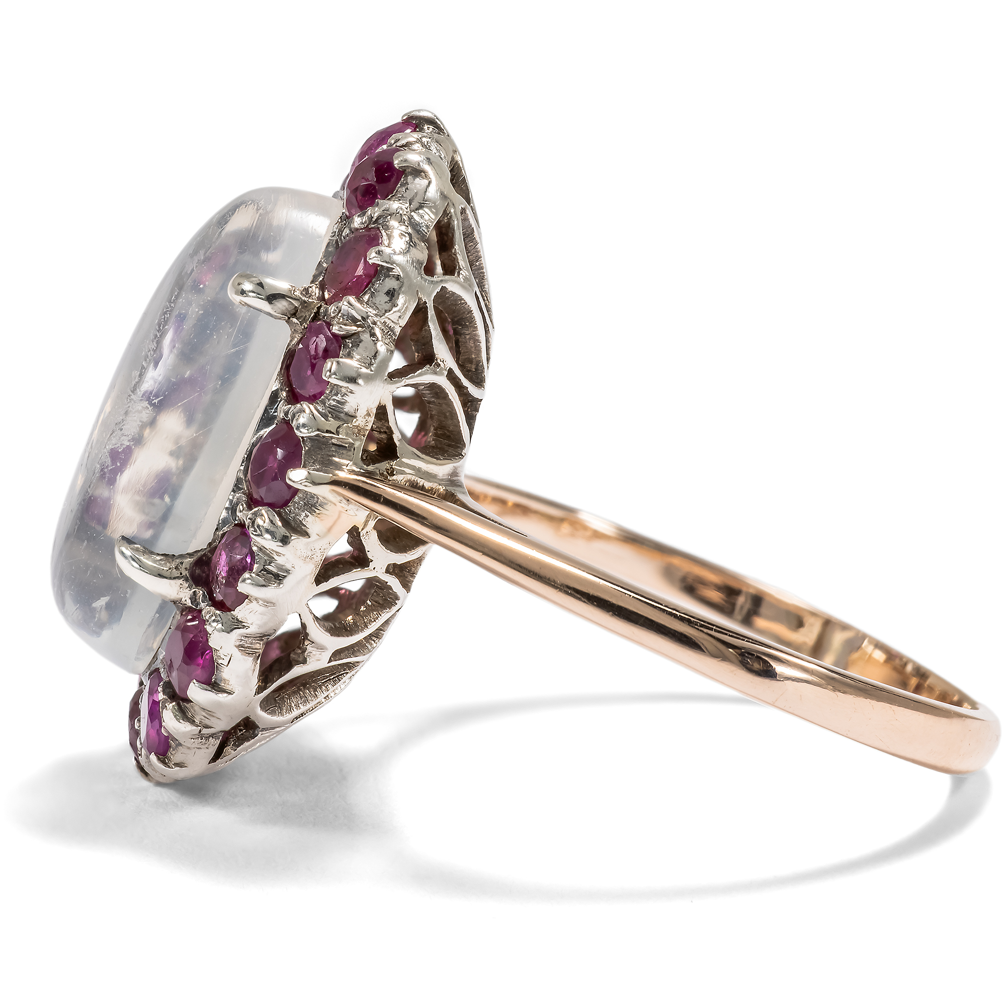 Vintage Ring mit Mondstein & pinkfarbenen Saphiren, wohl Südasien, 2. Hälfte des 20. Jhdts. Vintage Ring mit Mondstein & pinkfarbenen Saphiren, wohl Südasien, 2. Hälfte des 20. Jhdts.