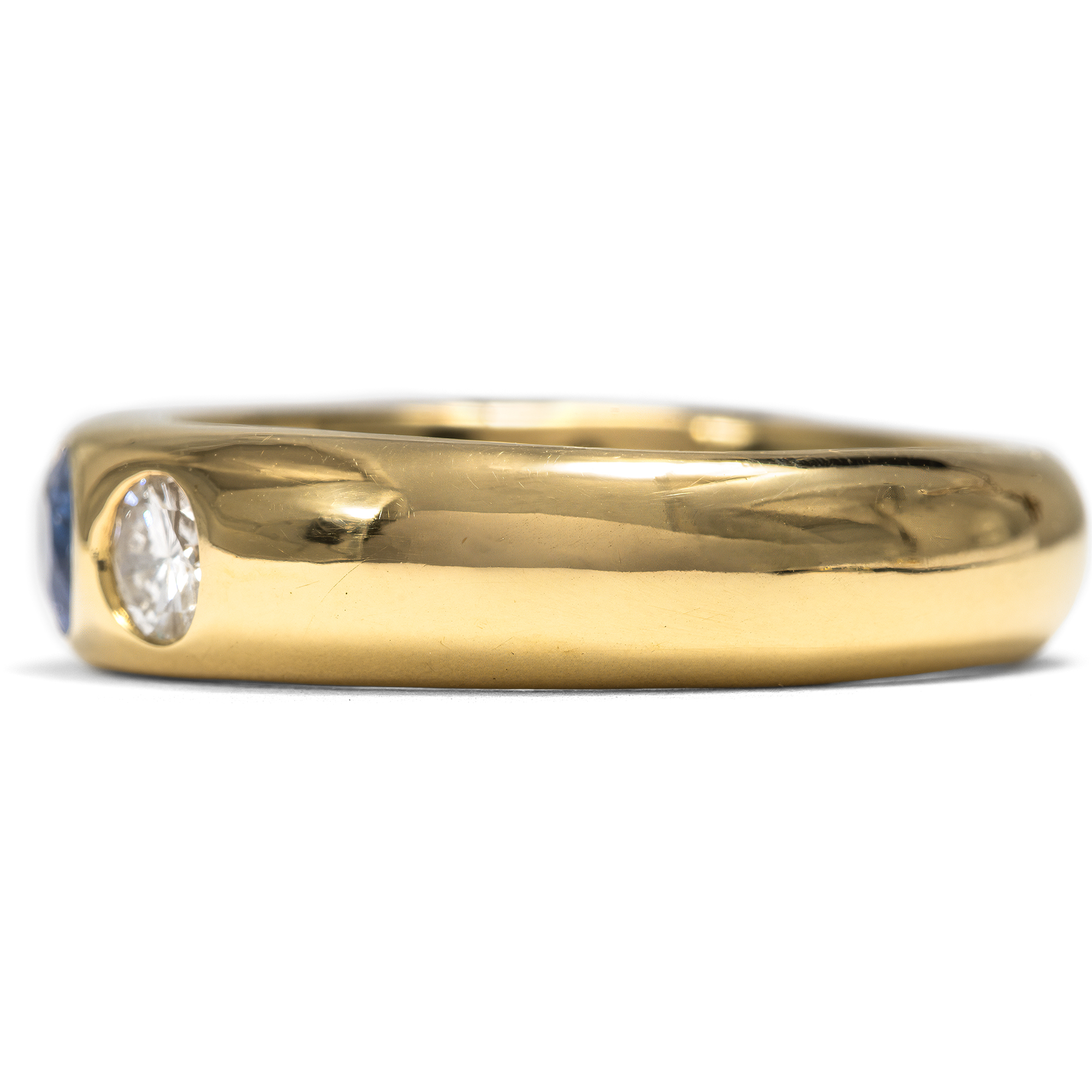 Moderner Bandring mit feinem Ceylonsaphir & Brillanten in Gold, um 2000 & später Moderner Bandring mit feinem Ceylonsaphir & Brillanten in Gold, um 2000 & später