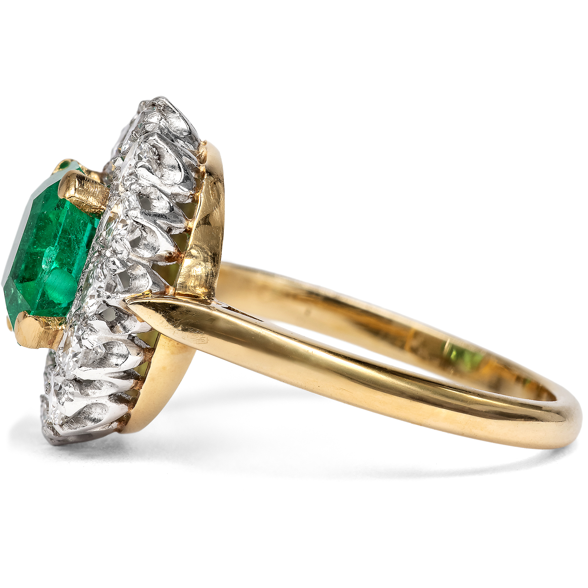 Timeless Cluster Ring with a Colombian Emerald and Diamonds, c. 1950 Timeless Cluster Ring with a Colombian Emerald and Diamonds, c. 1950