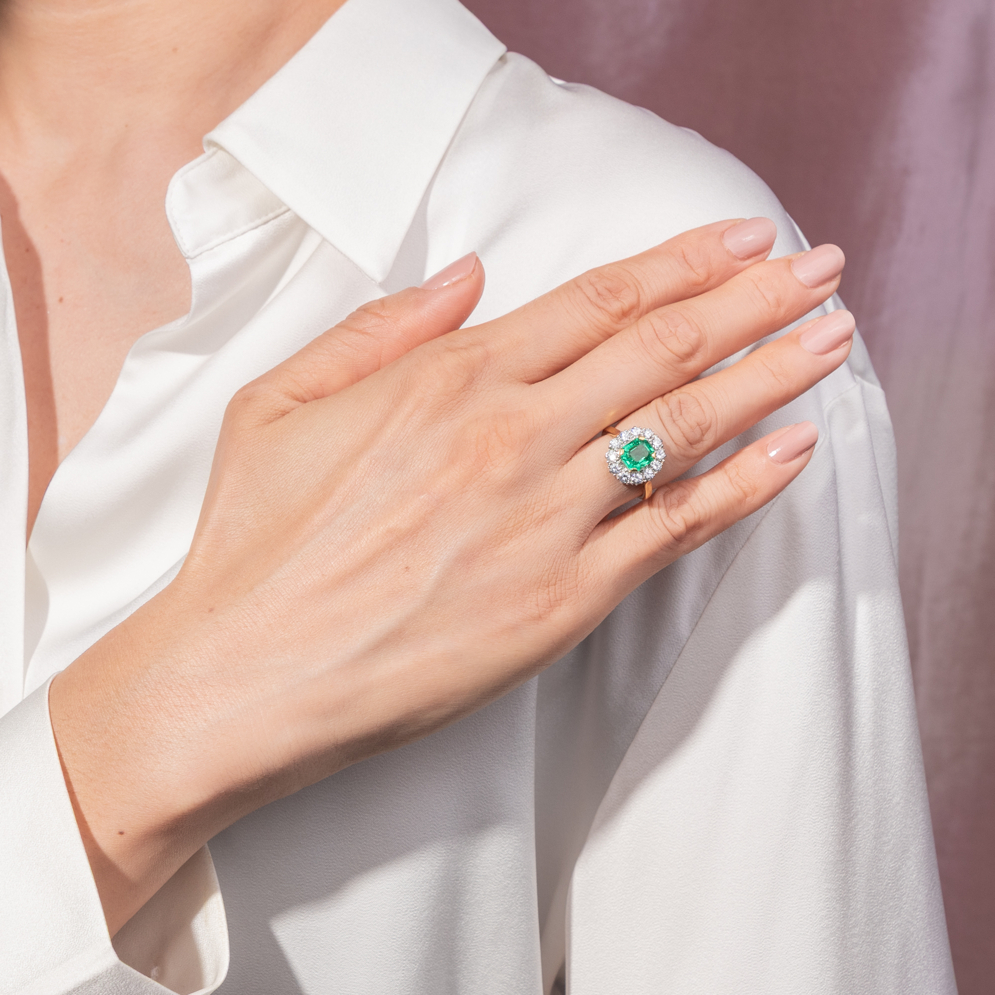 Timeless Cluster Ring with a Colombian Emerald and Diamonds, c. 1950 Timeless Cluster Ring with a Colombian Emerald and Diamonds, c. 1950