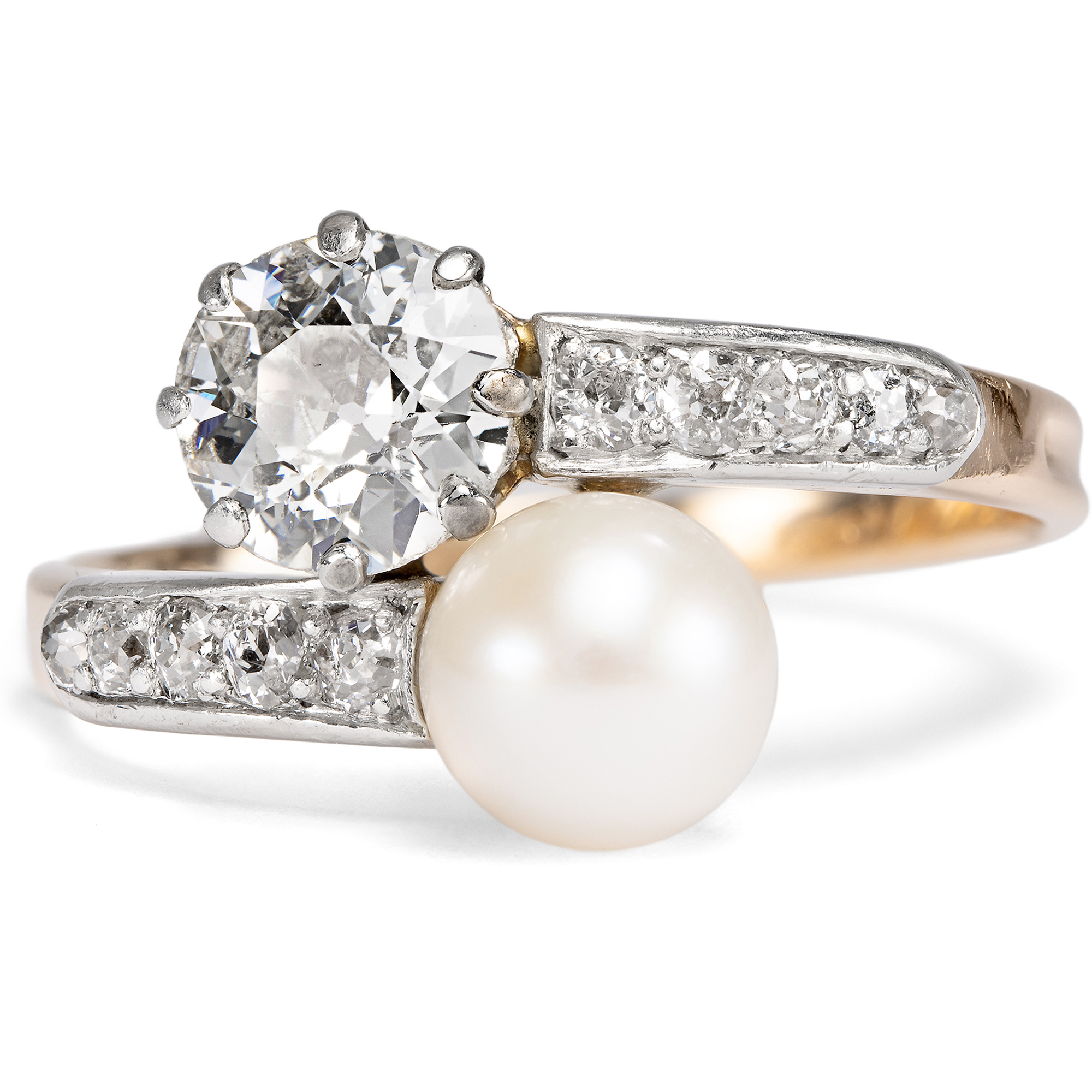 Romantischer Verlobungsring mit Diamanten im Altschliff & Zuchtperle, datiert 1903 Romantischer Verlobungsring mit Diamanten im Altschliff & Zuchtperle, datiert 1903