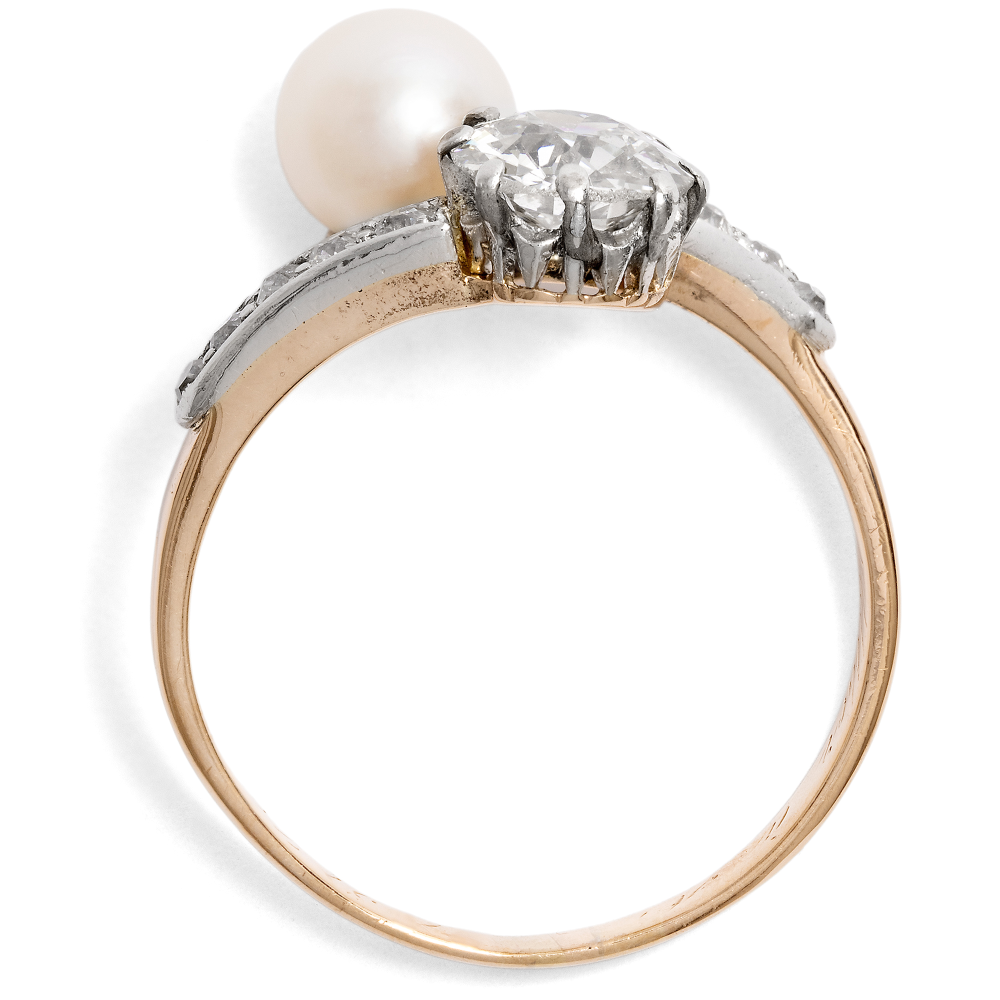 Romantischer Verlobungsring mit Diamanten im Altschliff & Zuchtperle, datiert 1903 Romantischer Verlobungsring mit Diamanten im Altschliff & Zuchtperle, datiert 1903