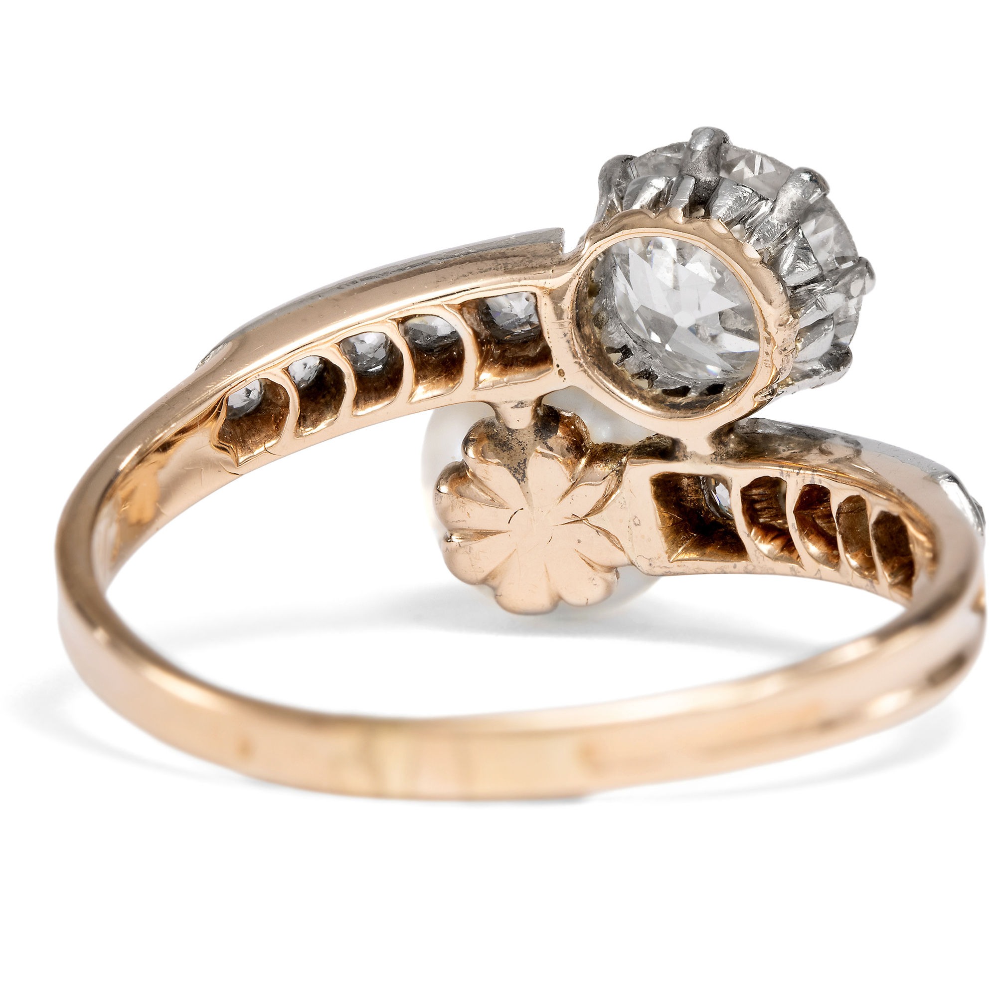 Romantischer Verlobungsring mit Diamanten im Altschliff & Zuchtperle, datiert 1903 Romantischer Verlobungsring mit Diamanten im Altschliff & Zuchtperle, datiert 1903