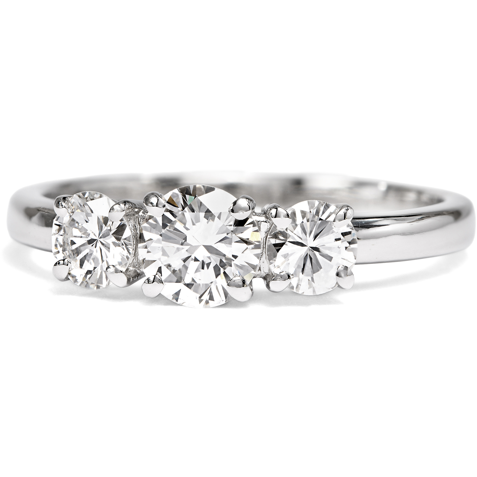 Ungetragener „Trilogie“-Ring mit 0,94 ct vintage Brillanten in Platin, aus unserer Werkstatt Ungetragener „Trilogie“-Ring mit 0,94 ct vintage Brillanten in Platin, aus unserer Werkstatt