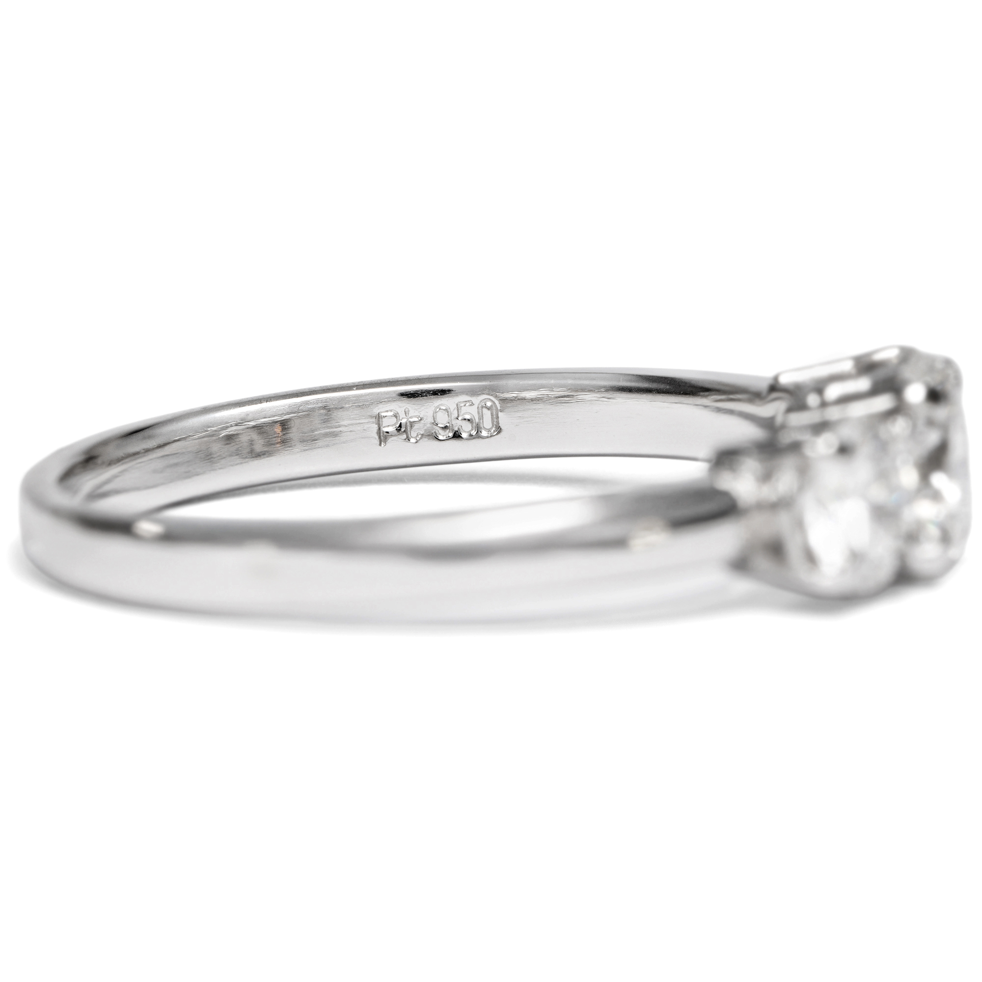Ungetragener „Trilogie“-Ring mit 0,94 ct vintage Brillanten in Platin, aus unserer Werkstatt Ungetragener „Trilogie“-Ring mit 0,94 ct vintage Brillanten in Platin, aus unserer Werkstatt